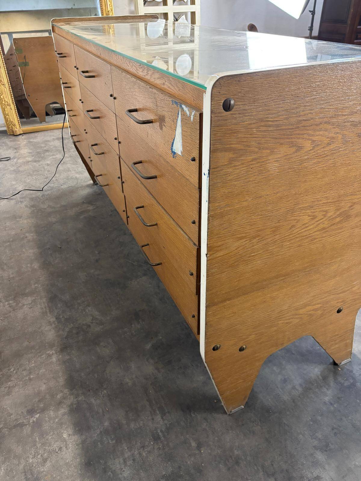 Siegel Paris trade counter, fully glazed.