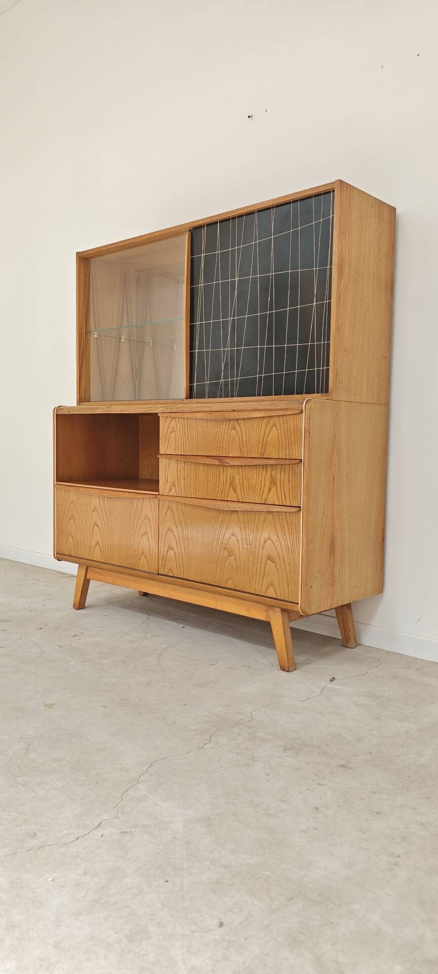 High buffet / Sideboard U 372 / 386 by B Landsman and H Nepozytek 60