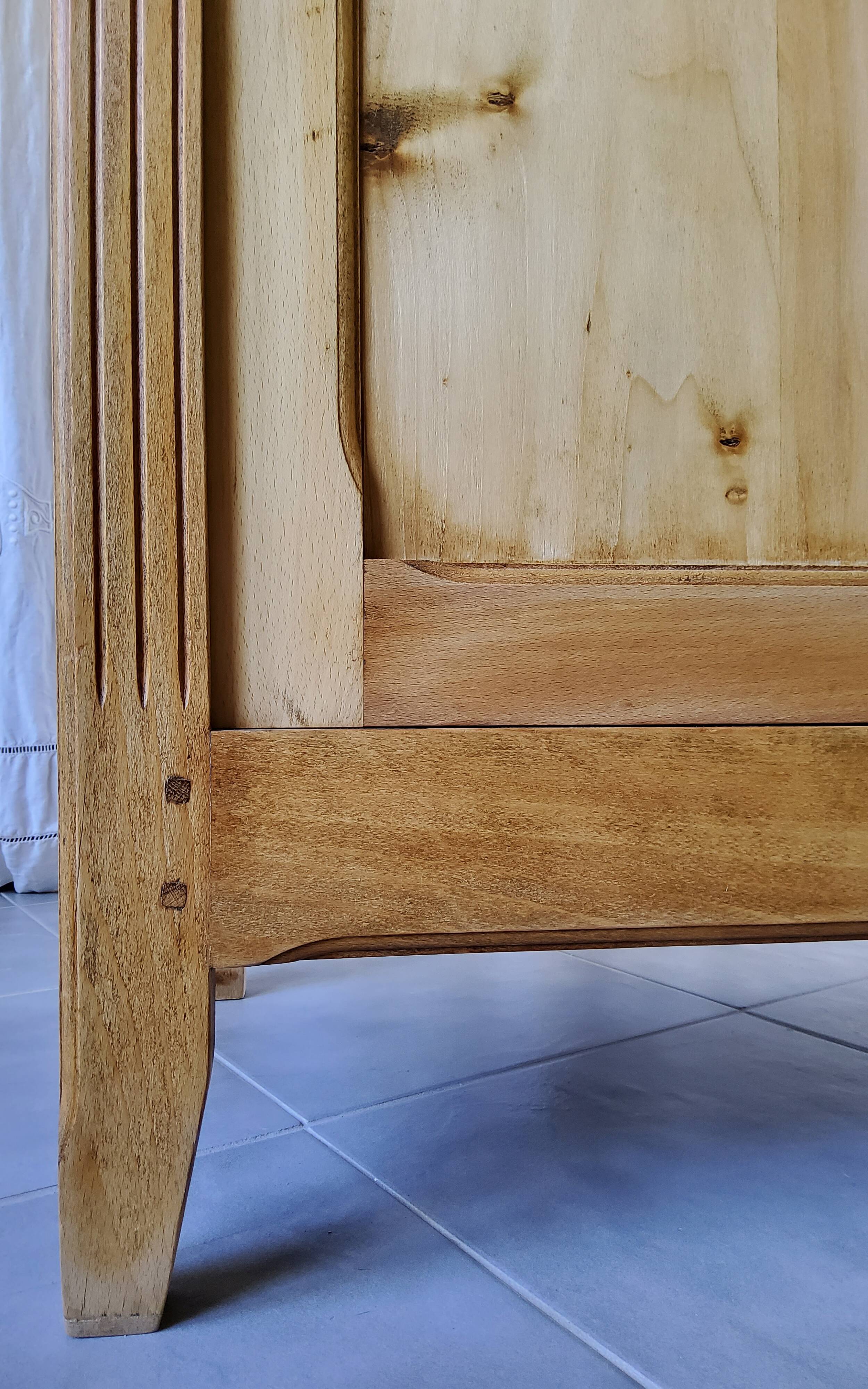 Armoire parisienne