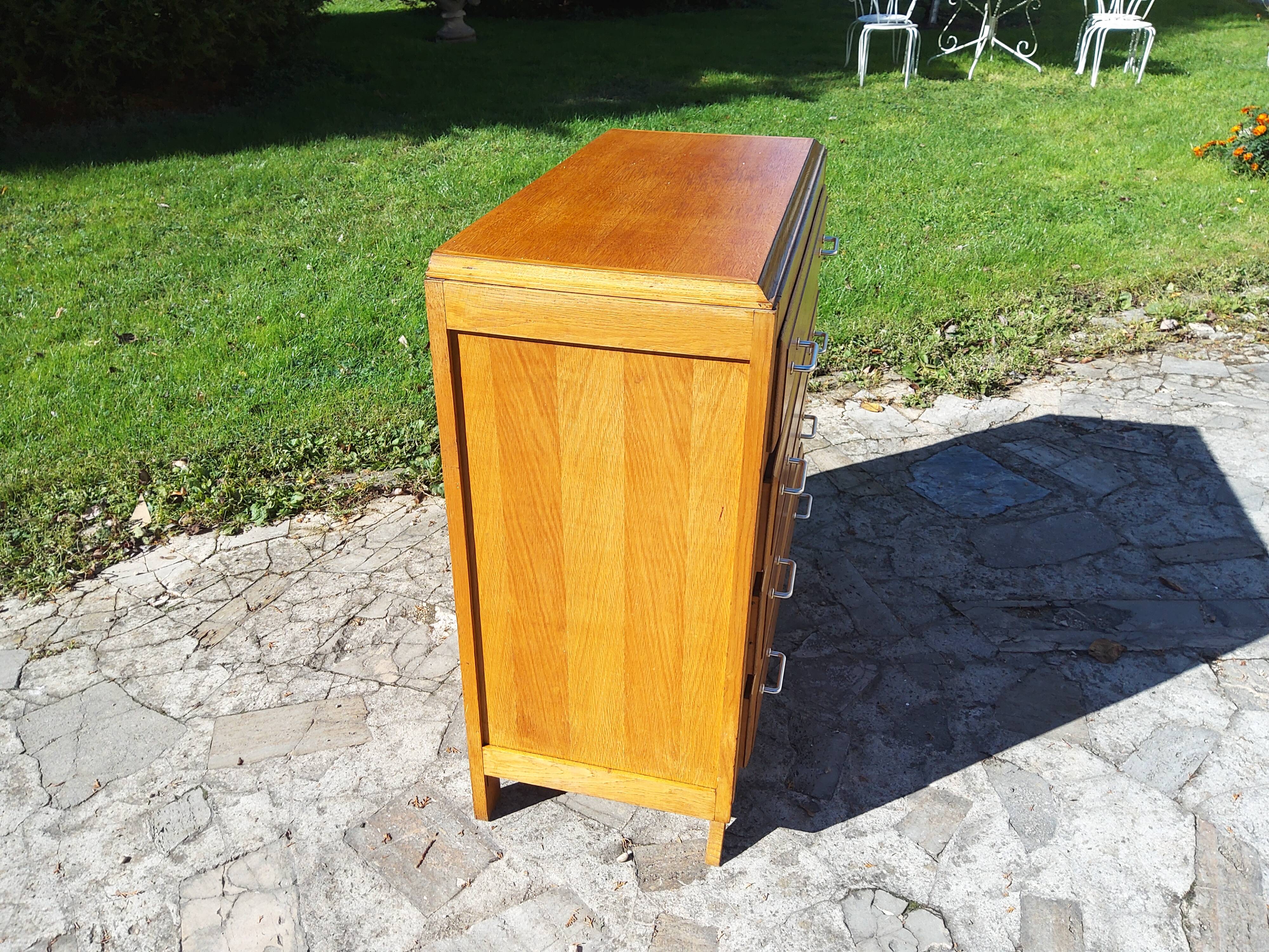 Compass-legged chest of drawers