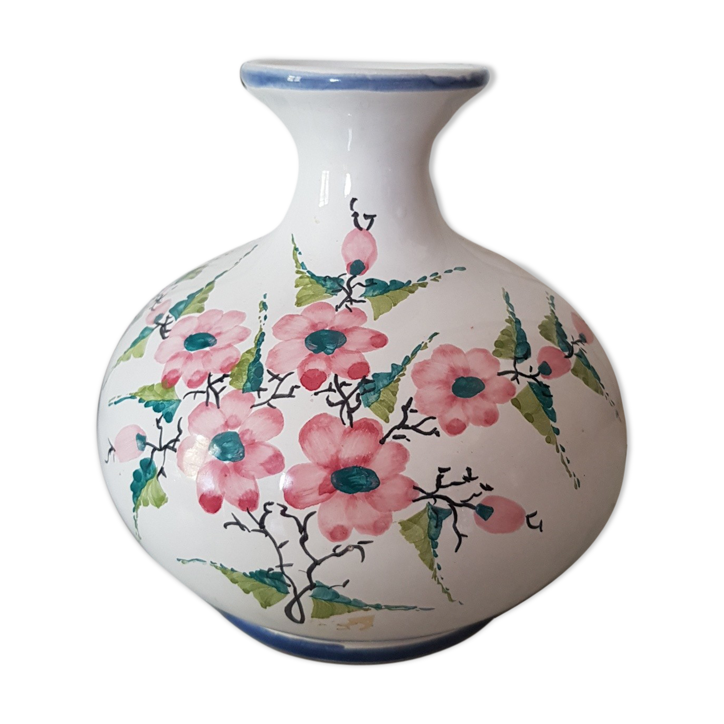 Ceramic vase decorating pink flowers