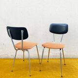 Paire de chaises en métal chromé, skaï noir et velours, années 70