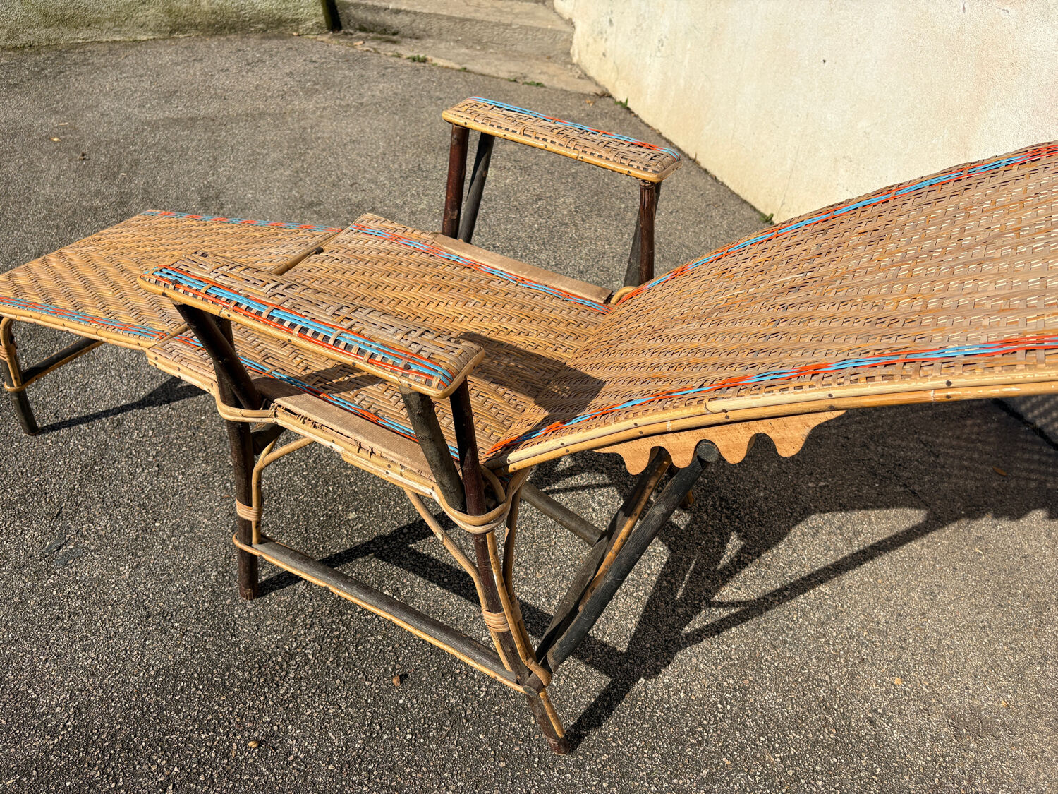 Wicker chaise longue