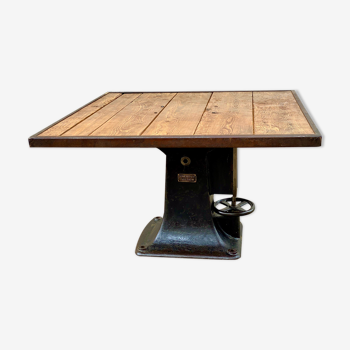 Cast-foot square industrial table