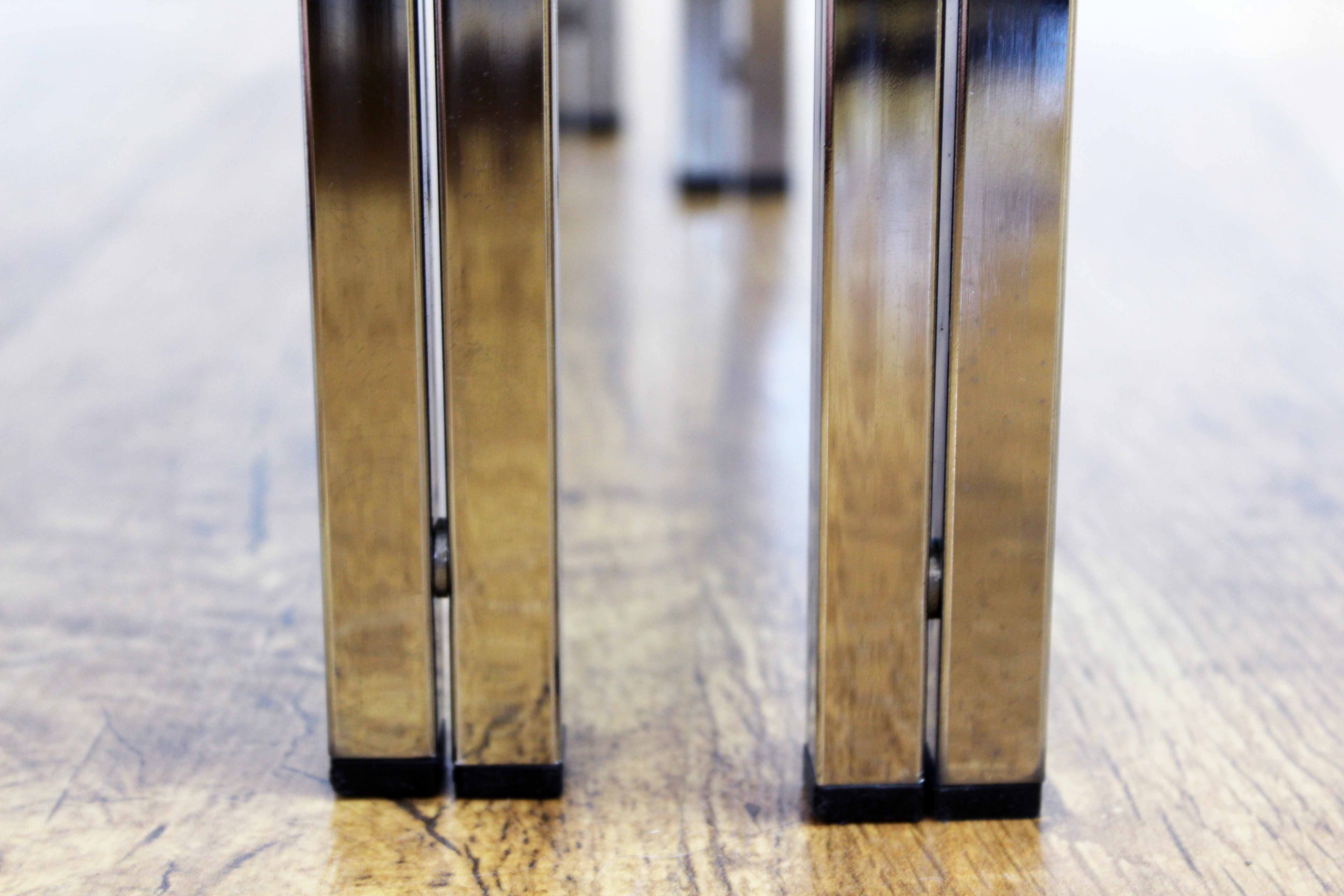 Pull-out tables in metal and glass