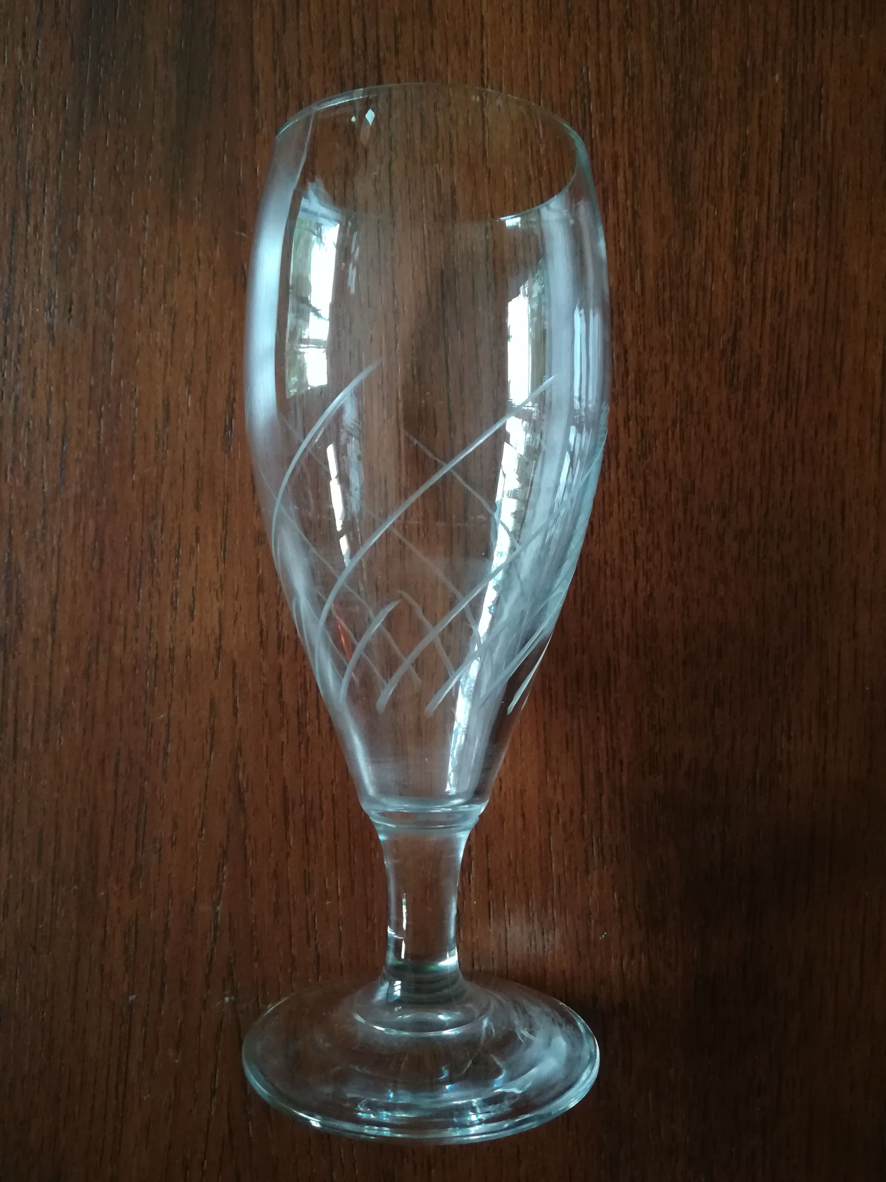 Eight champagne flutes in engraved glass