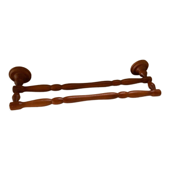 Towel rack