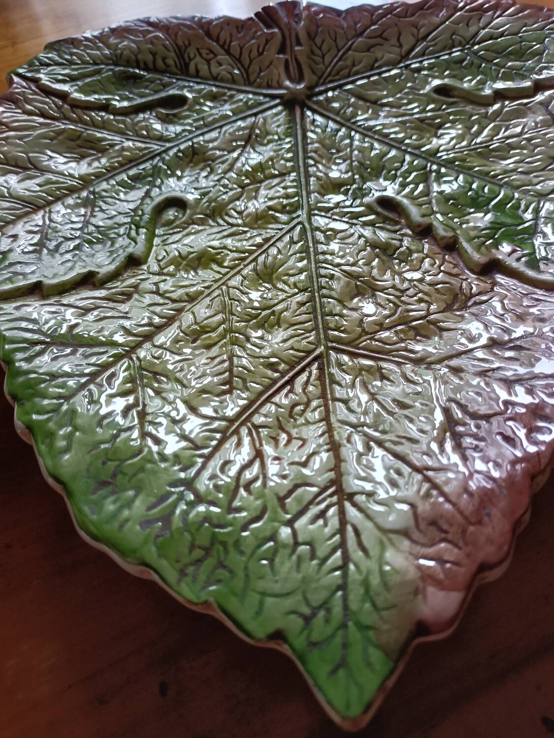 Vine leaf slip pocket emptier