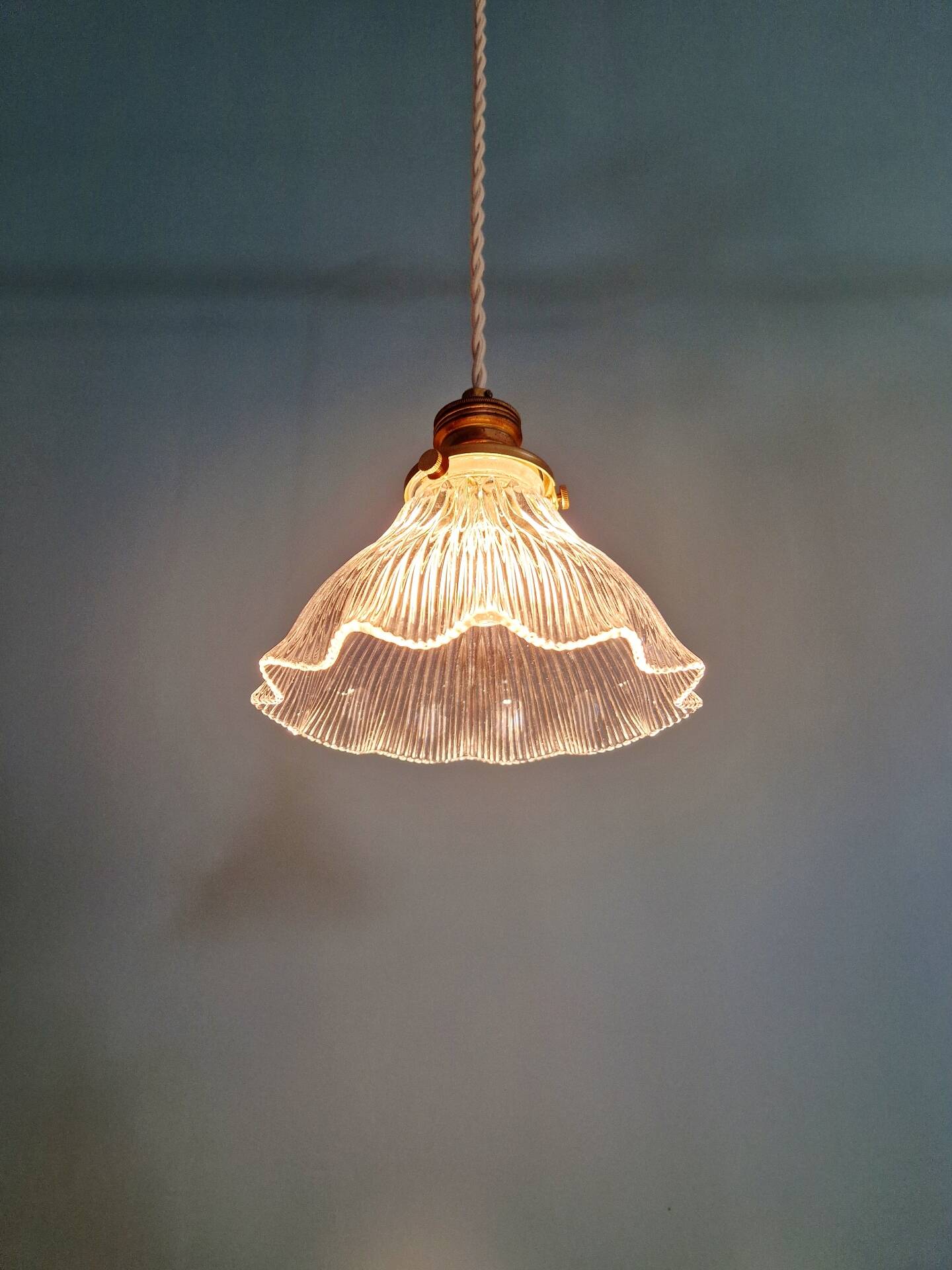 Suspension Art Déco en verre rainuré transparent, Holophane, 1920-30 