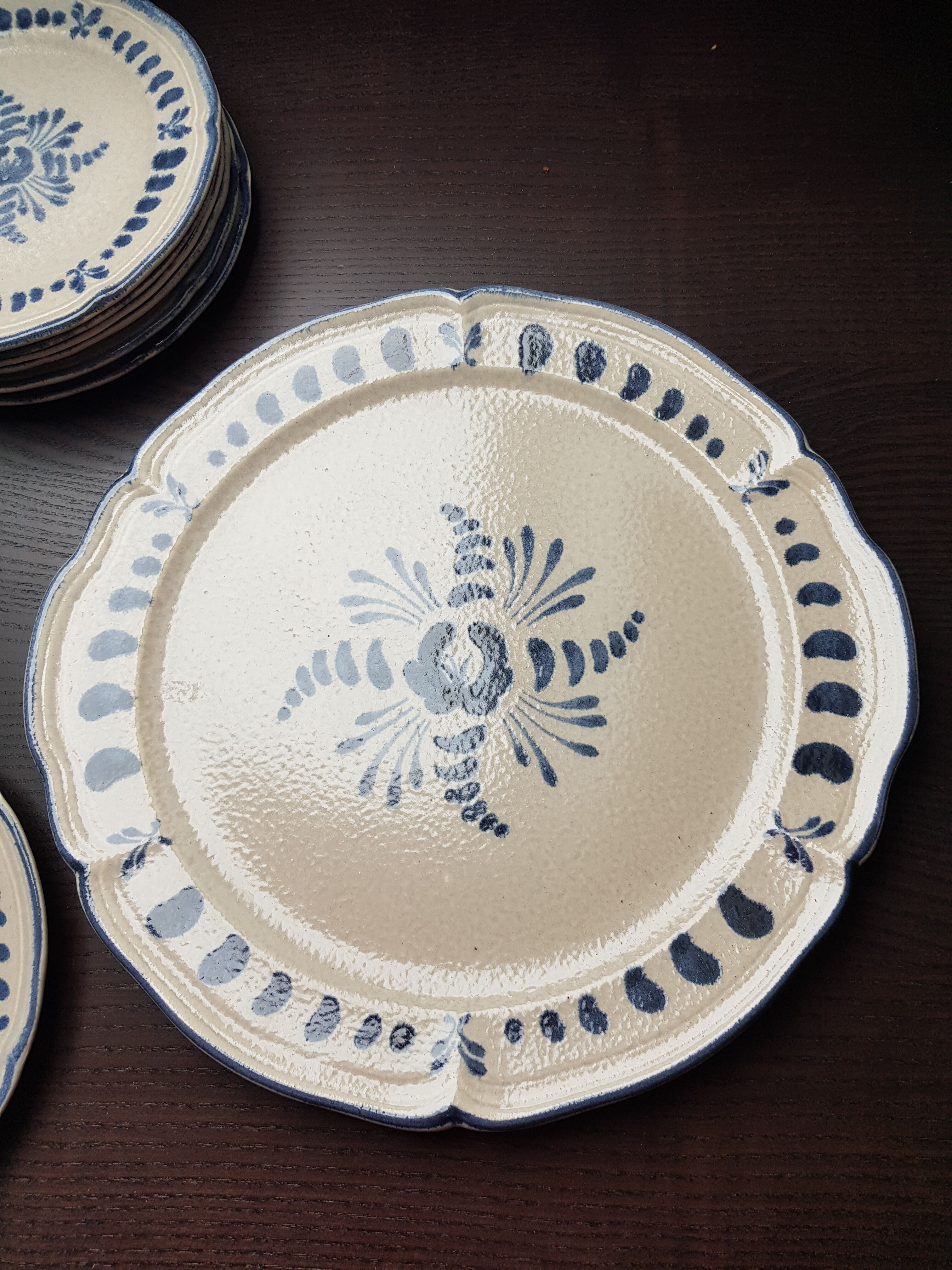 Breton plates with dish