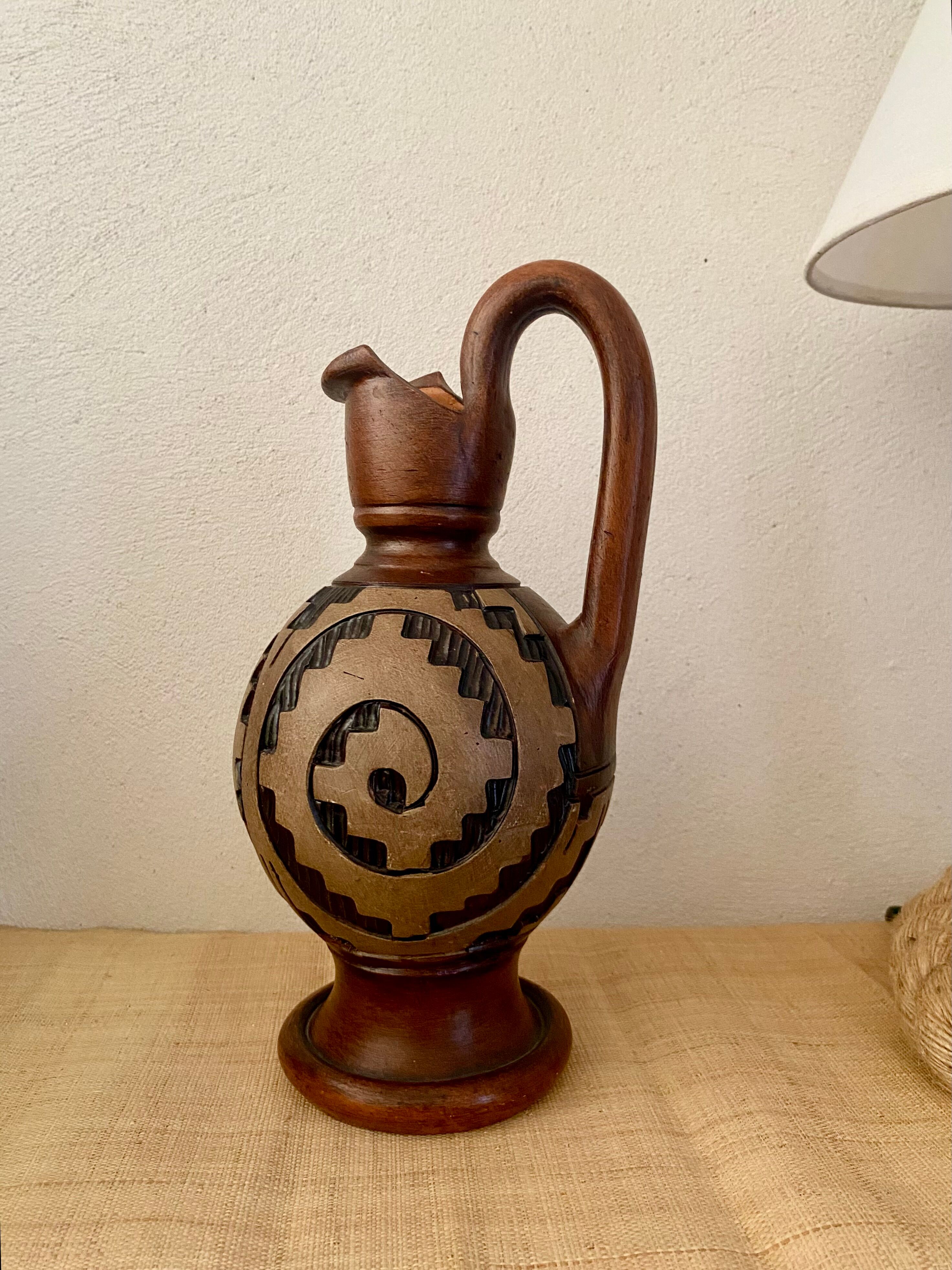 Pichet ibérique, terre cuite sculptée
