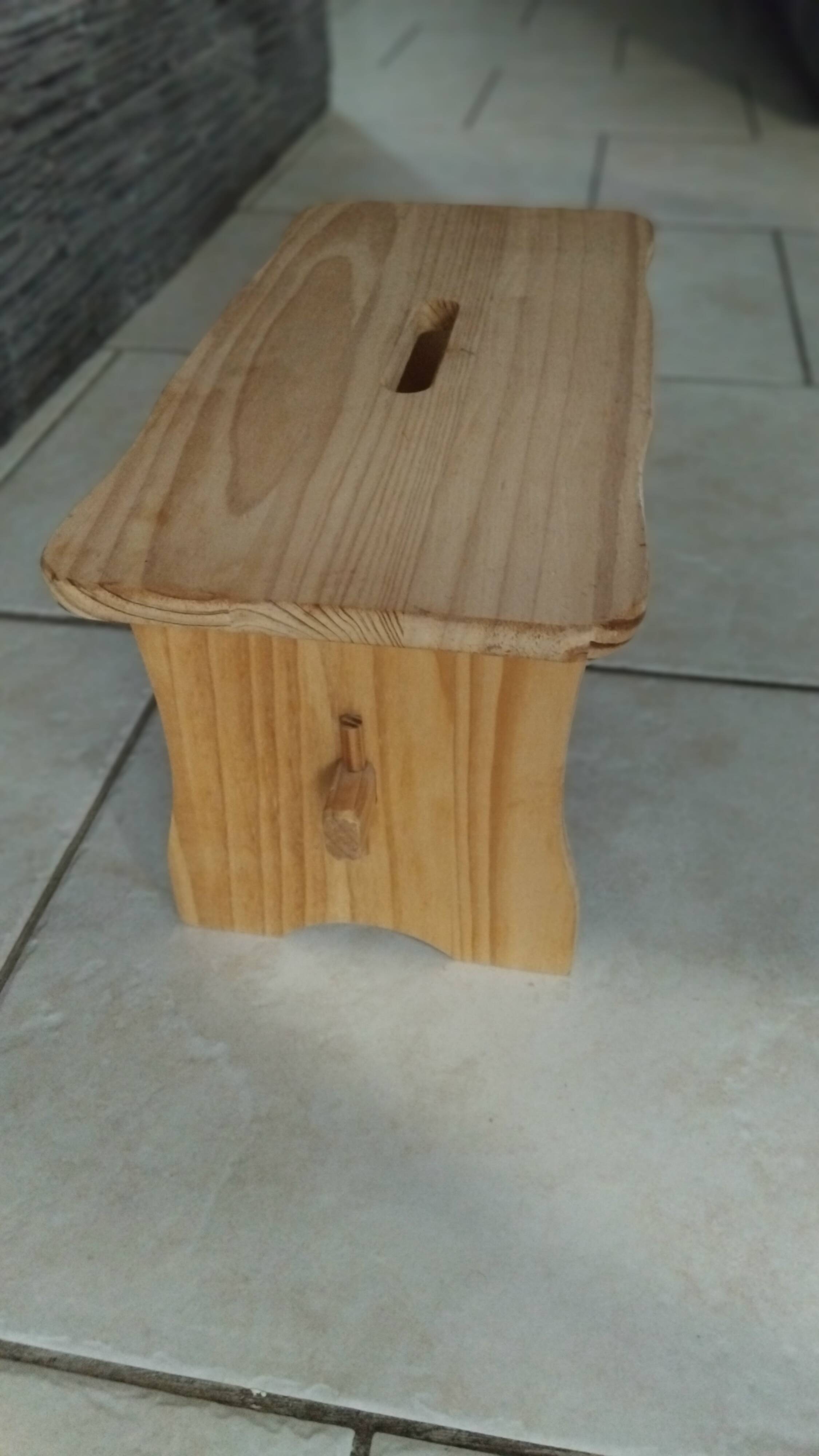 Petit tabouret en pin vintage