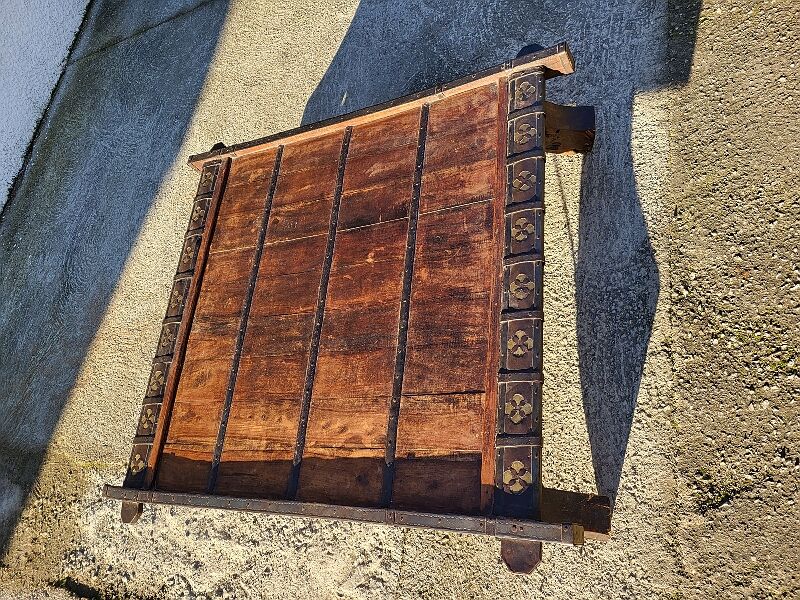 Coffee table elephant saddle in metal and copper wood