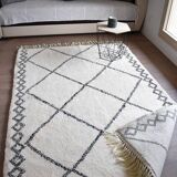 Boujaad rug in white and black natural wool, hand-woven, size 250 x 150 cm