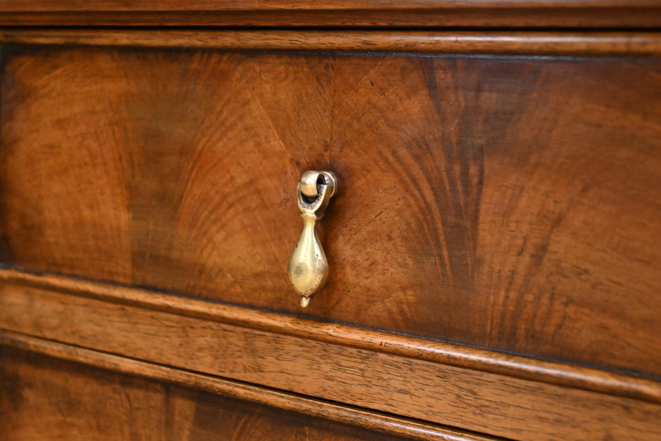 Walnut dressing table, Chippendale style, England – 1930