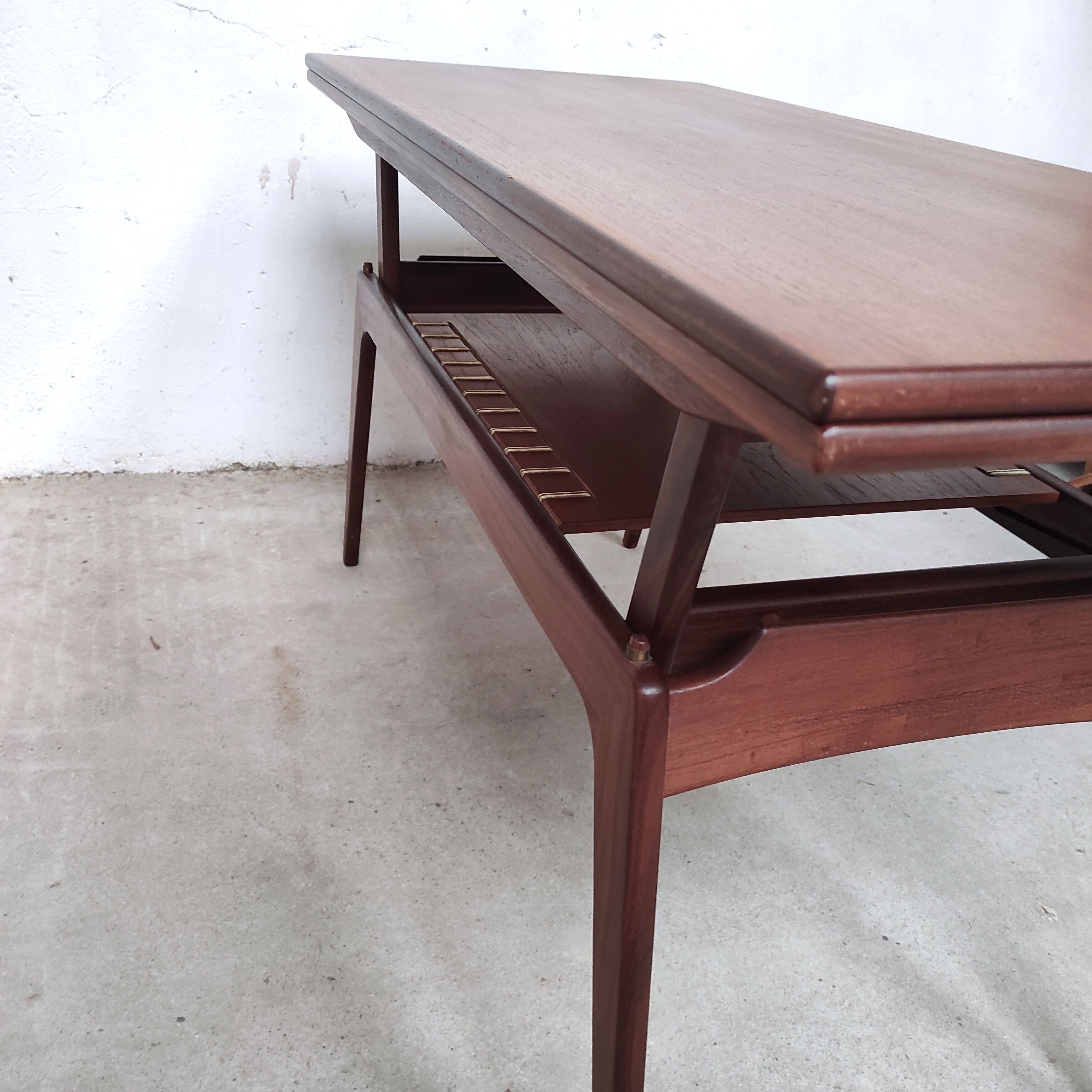 Teak liftable coffee table, Denmark - 1960