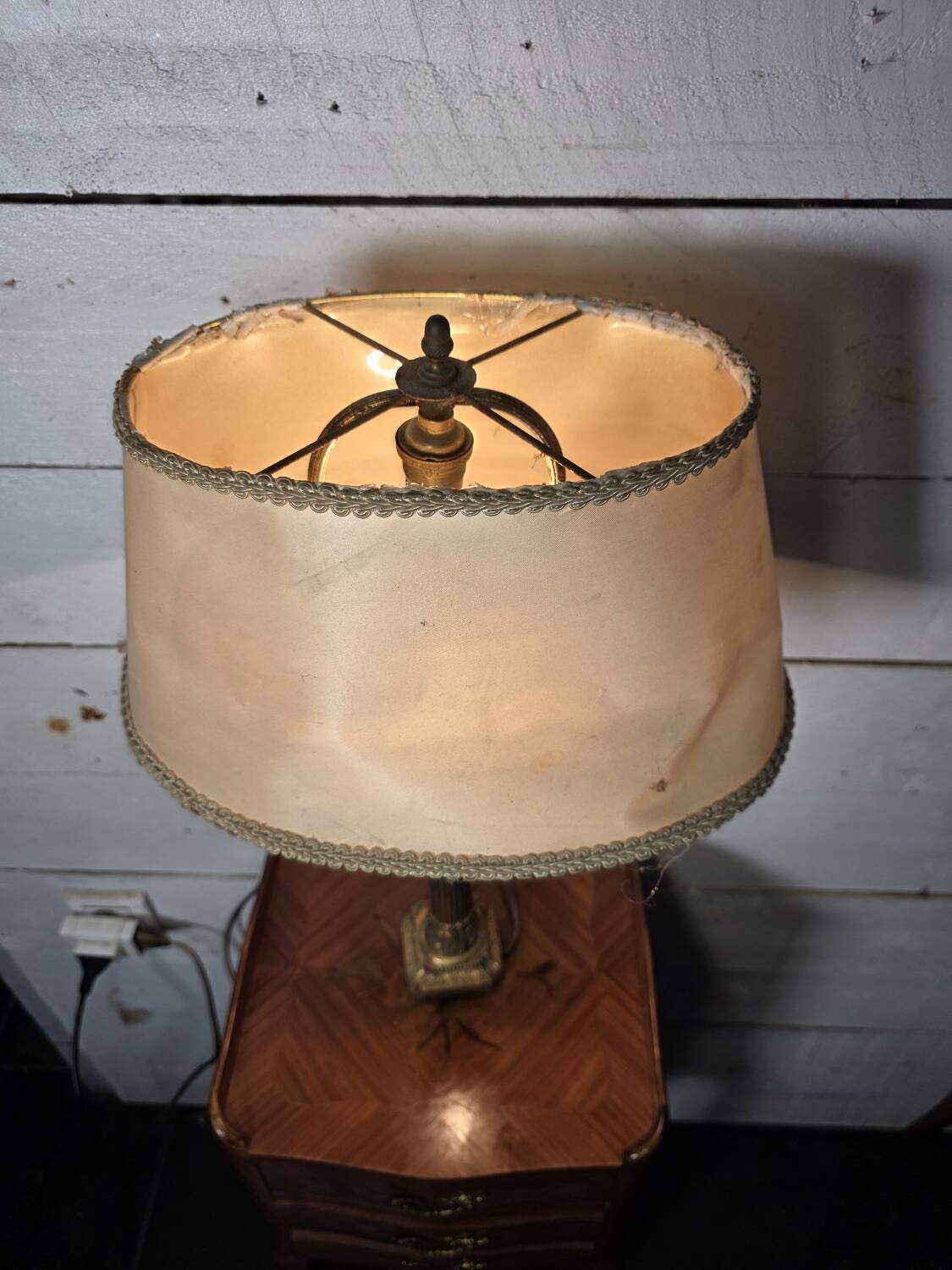 Empire style lamp in gilded bronze from the 19th century.