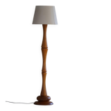 Modern sculptural Scandinavian floor lamp in solid pine, 1970s.