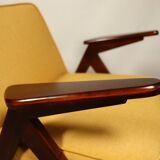 Fauteuil en bois et velours jaune par Chierowski