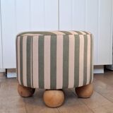 Pouf with ball feet