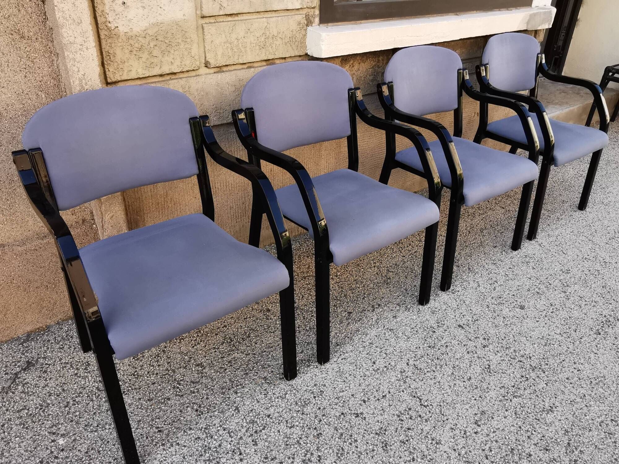 Suite de 4 fauteuils italiens vintage des années 80
