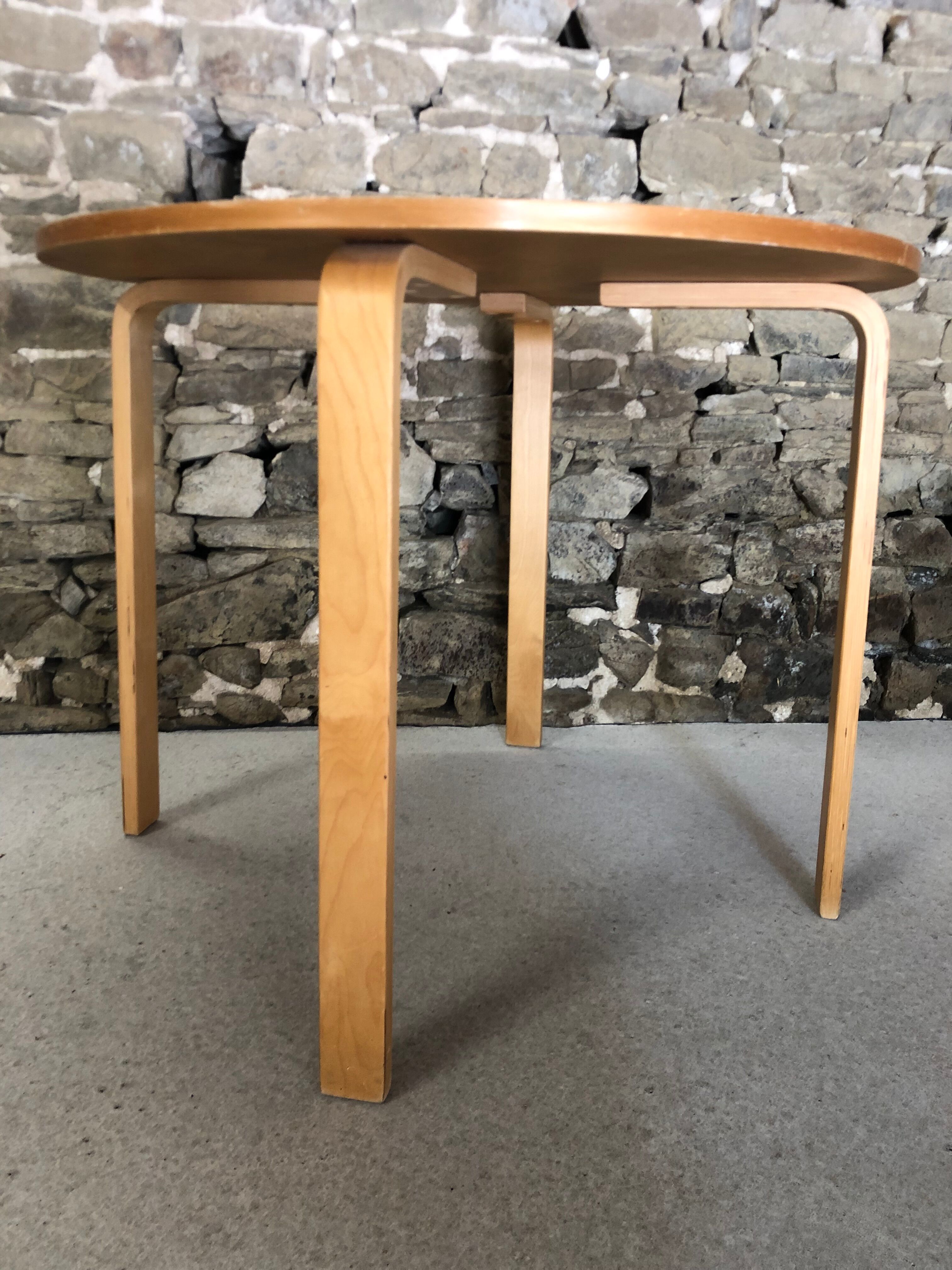 Round dining table in vintage wood