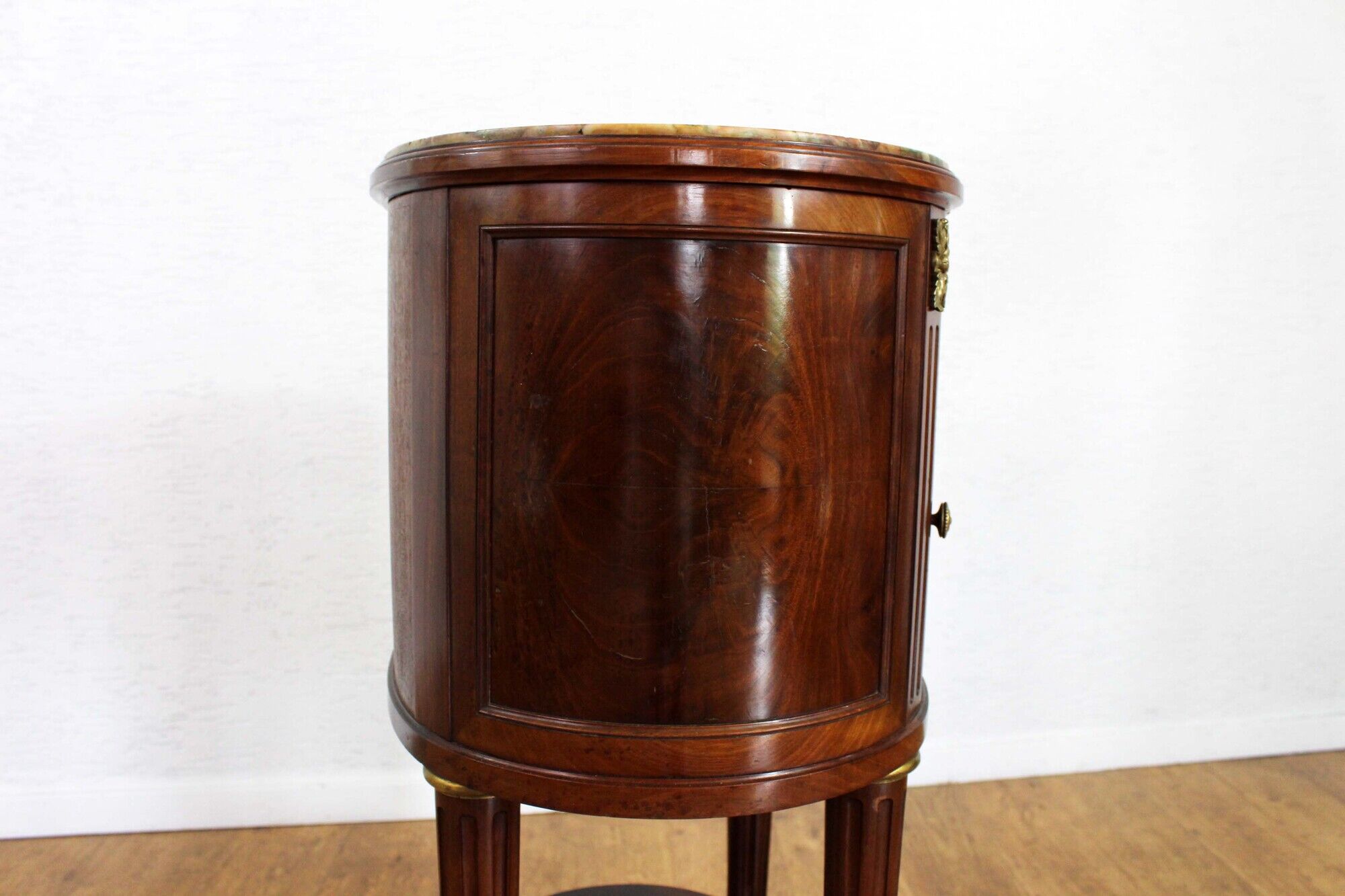 Furniture style Louis XVI mahogany of the 1920s.