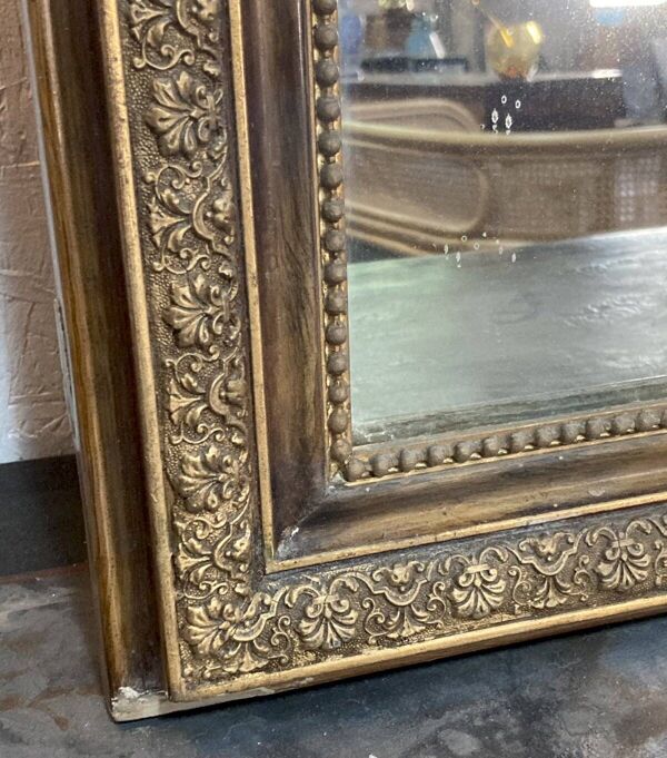 Miroir de cheminée - bois vernis et stuc doré à décor de palmettes