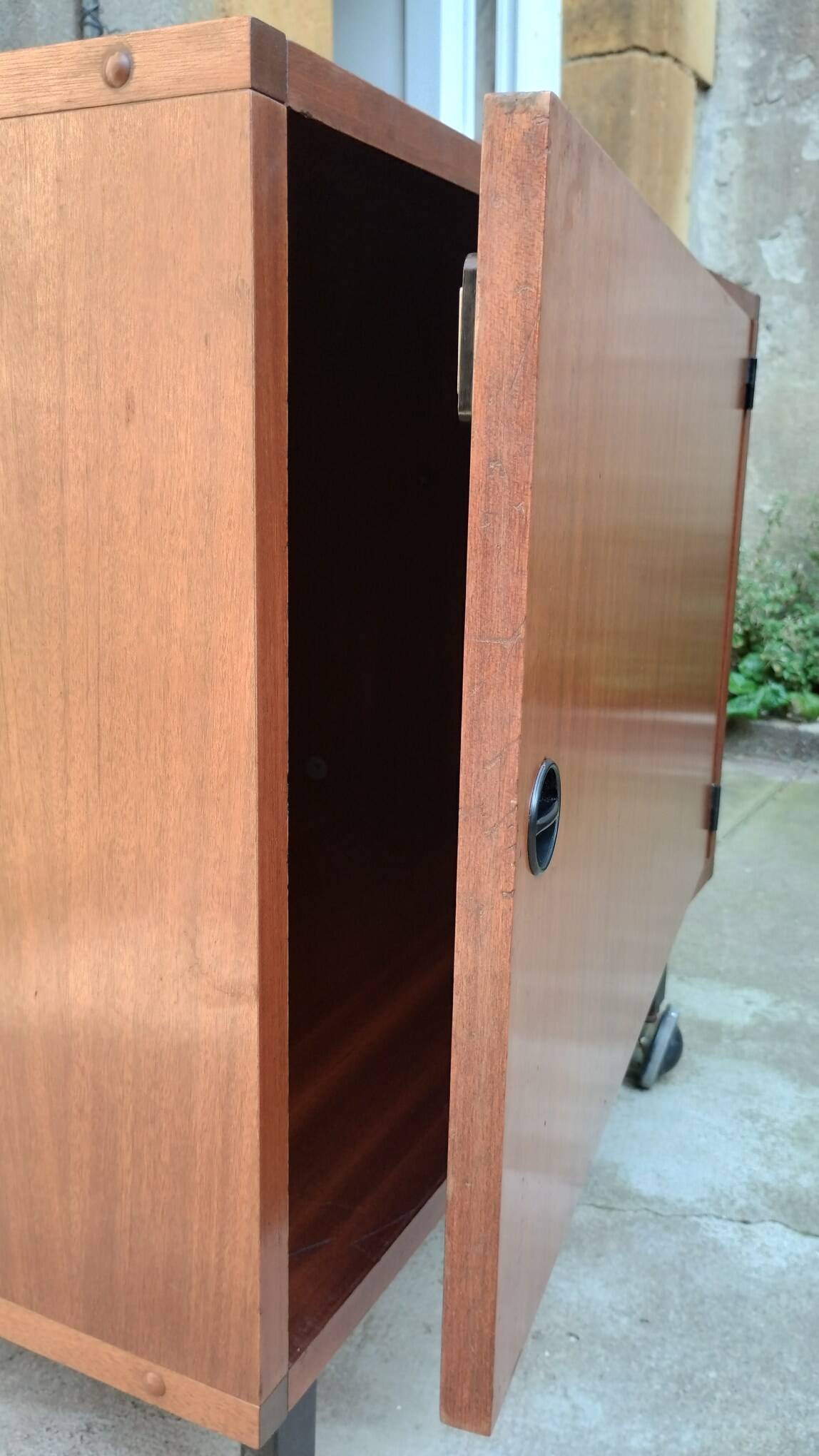 Bar / TV cabinet on wheels