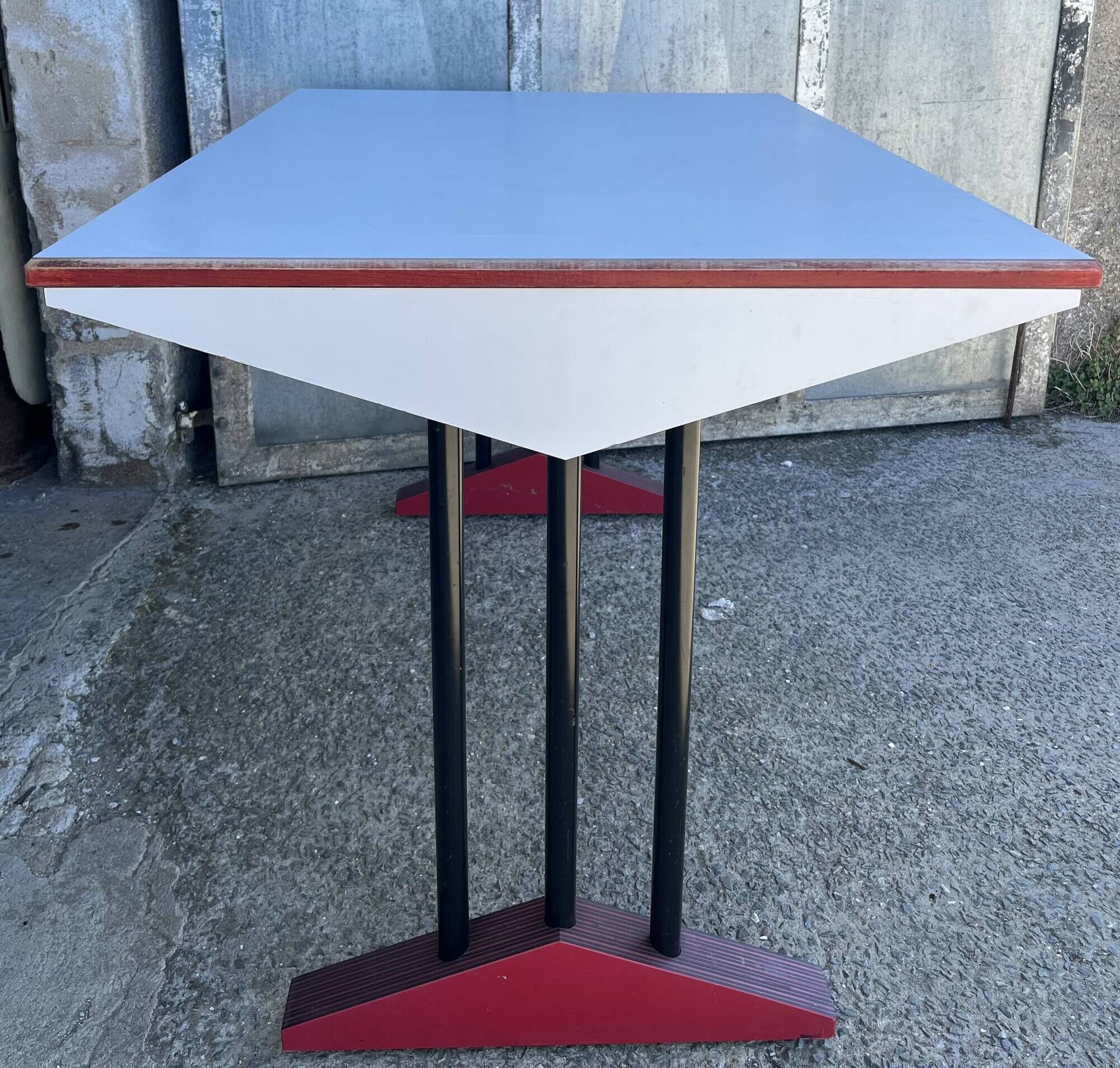 Paire de tables Années 80 Post-modernes