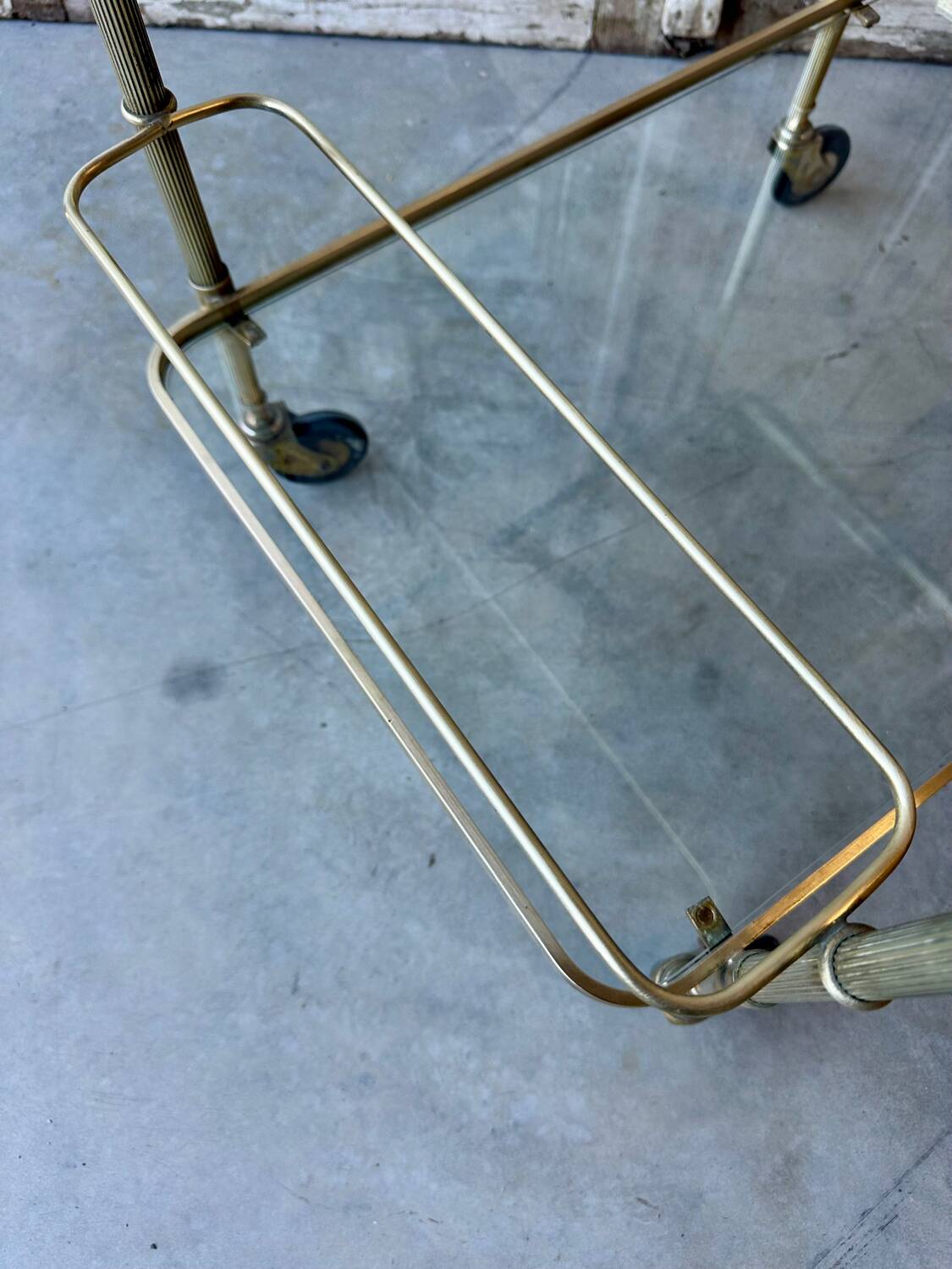 Desserte en laiton et verre, 1970