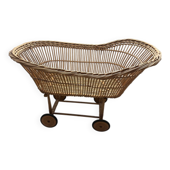 Rattan cradle on casters with mattress