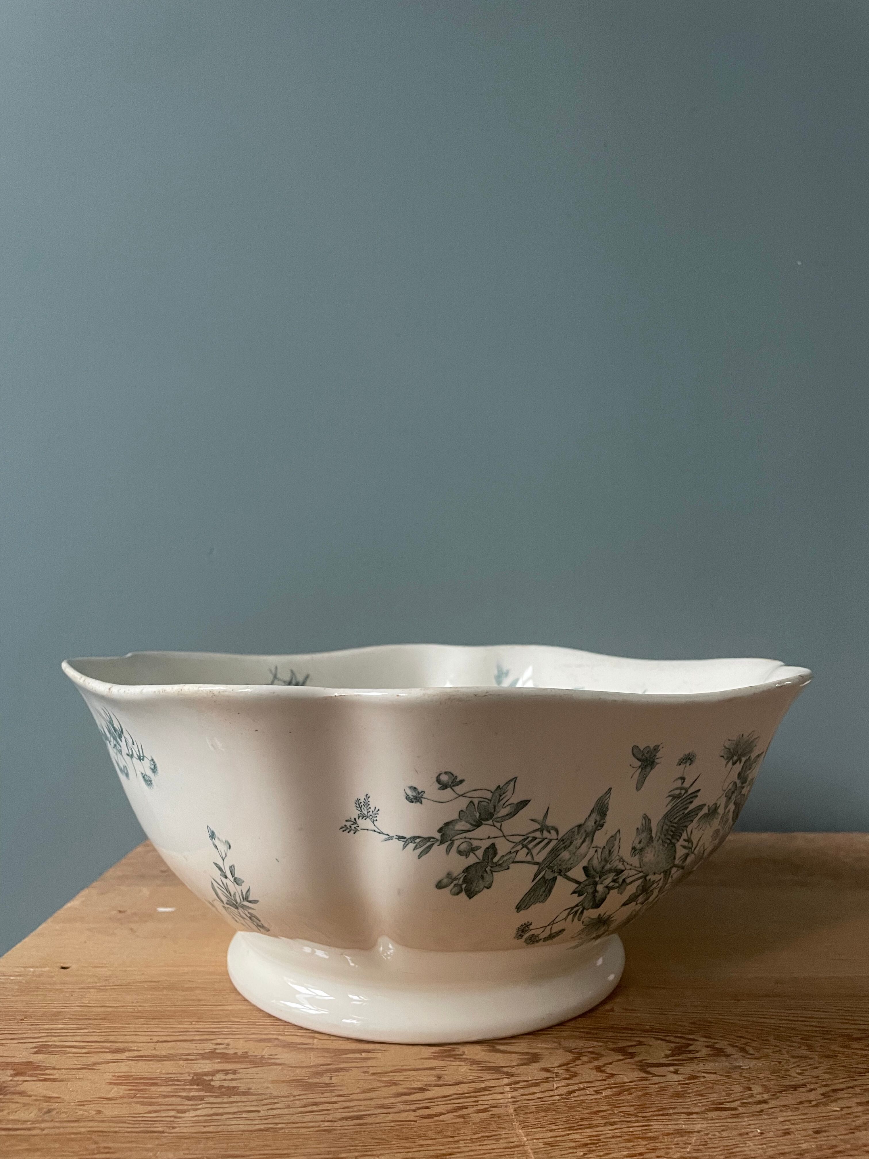 Nineteenth century earthenware bowl from Longwy, Mignon model