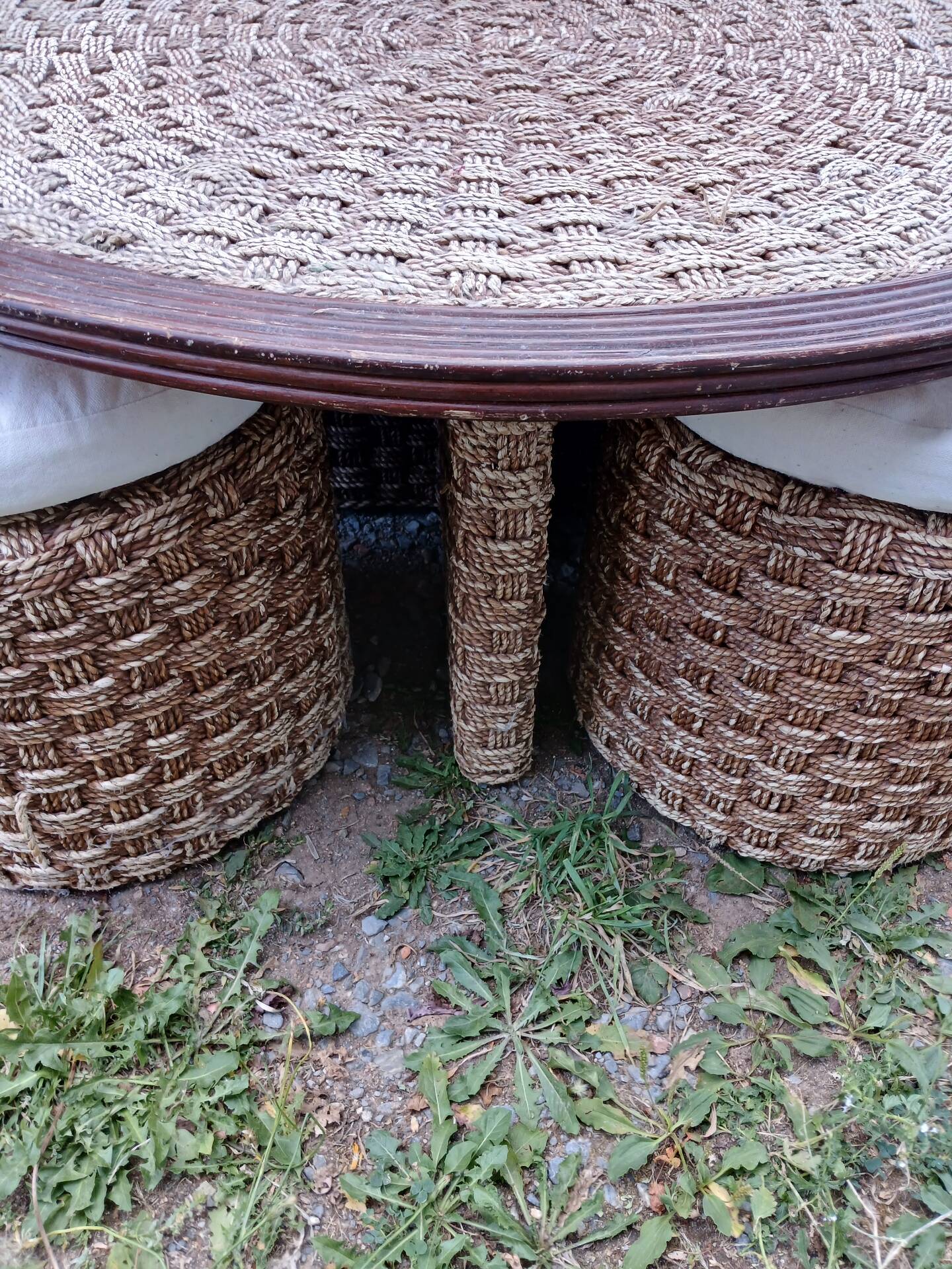 Vintage coffee table + 4 poufs