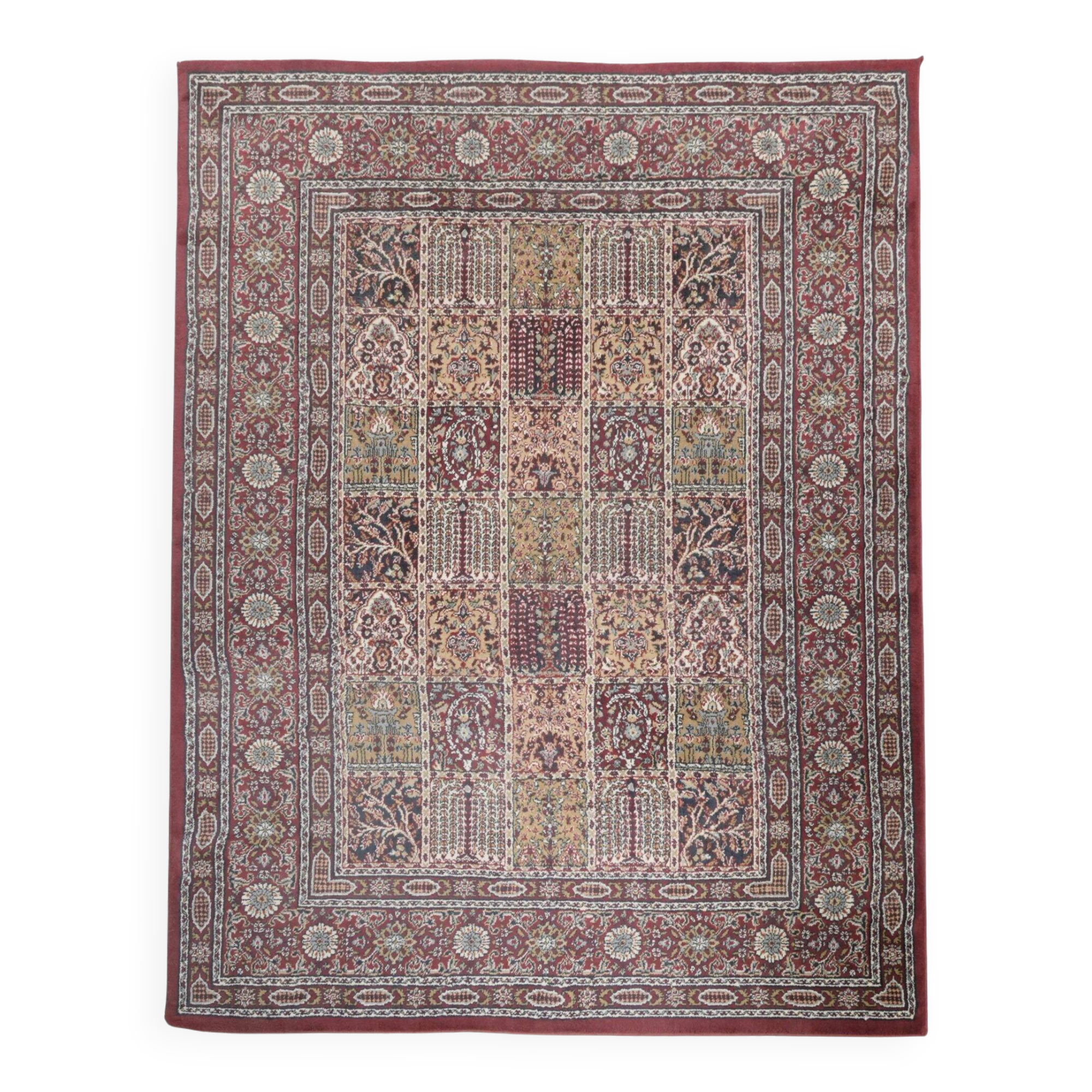 Beautiful rug/carpet with mainly red colours and nice patterns 230x170cm