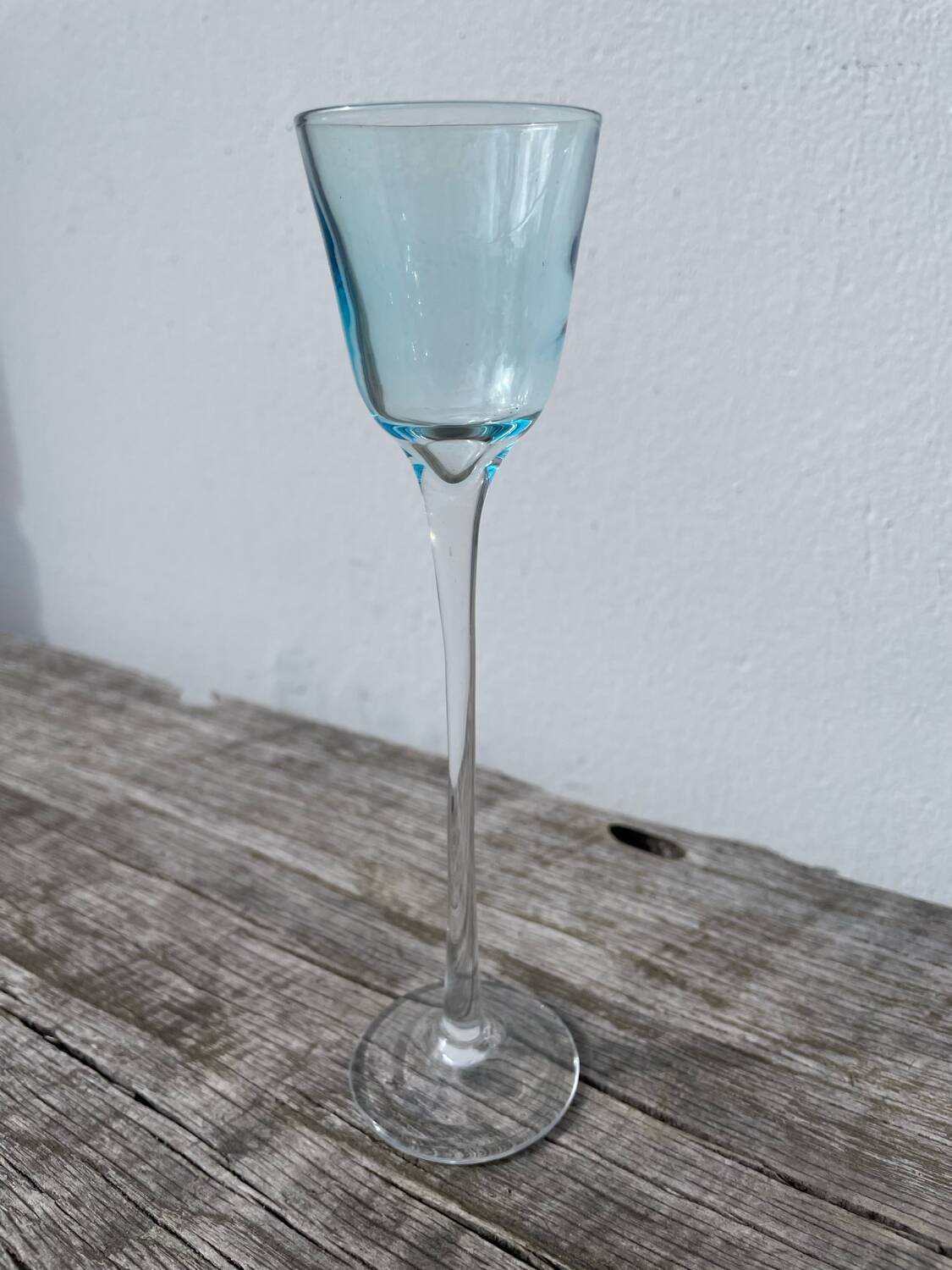Verre à pied soufflé irrégulier de collection