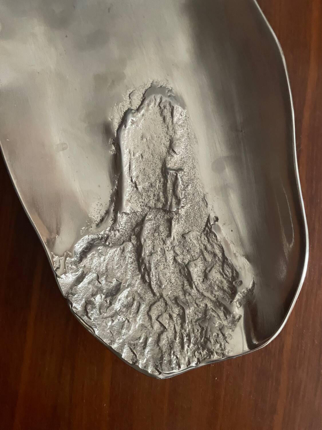 Cast aluminum centerpiece