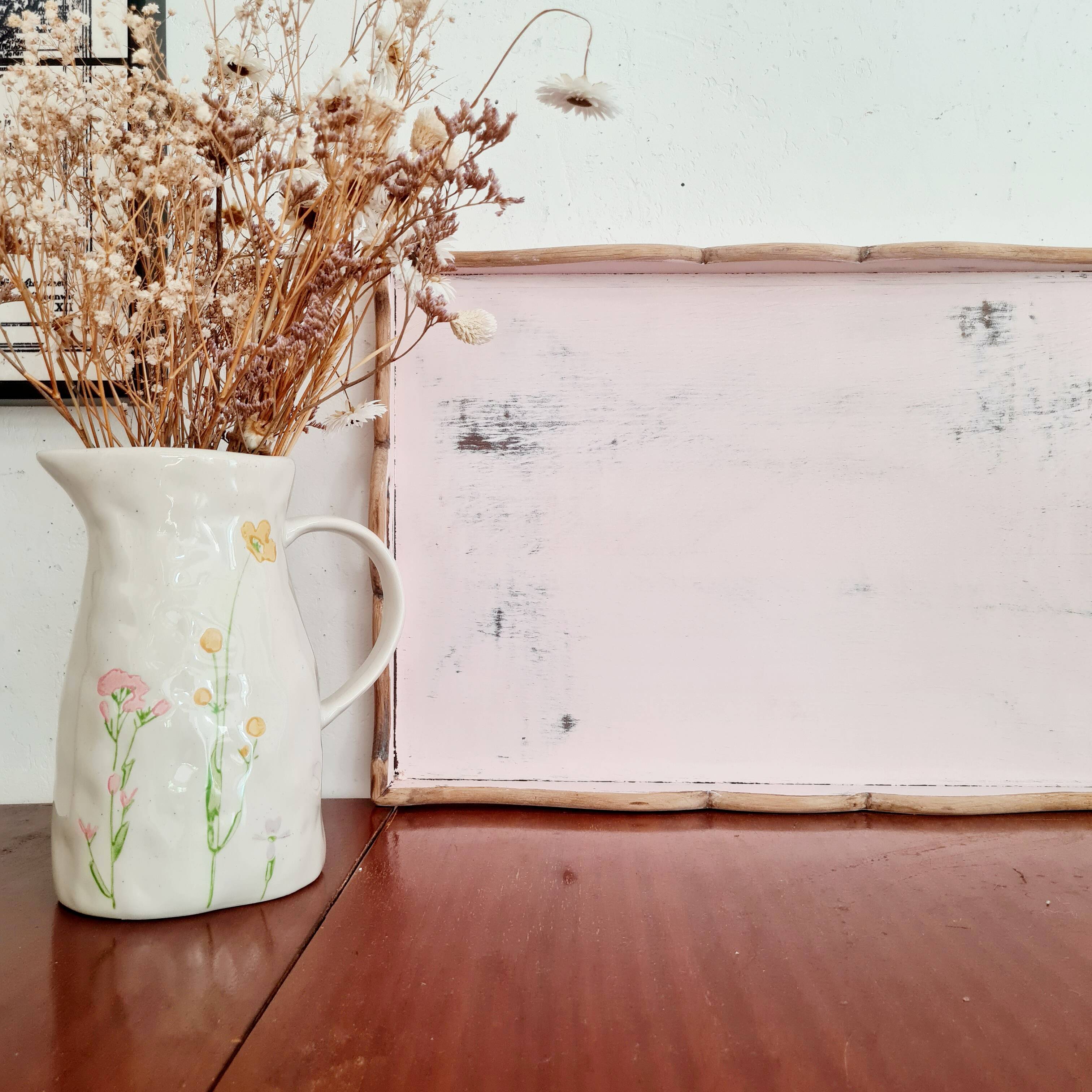 Presentation tray in raw and pink wood