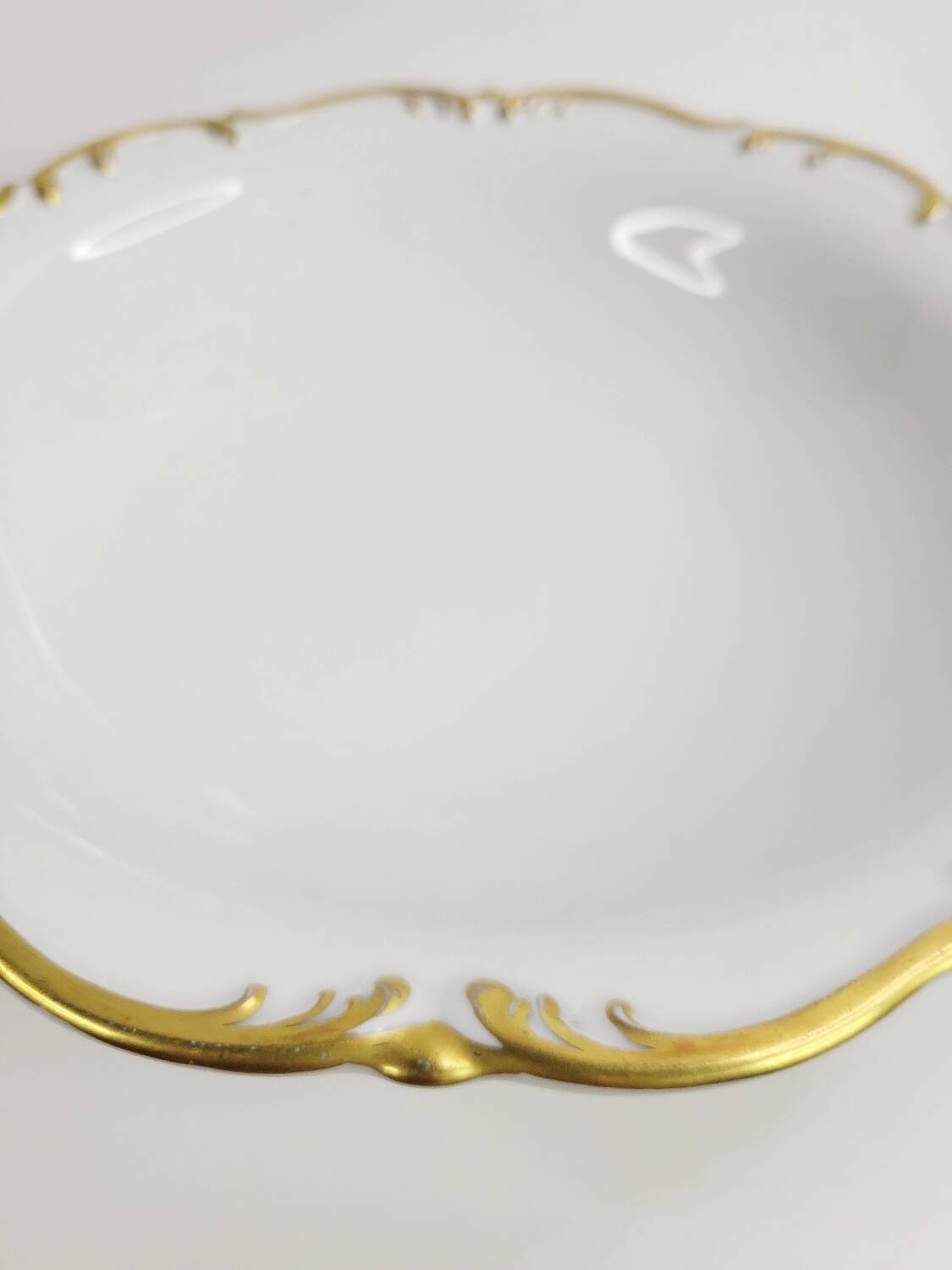 Antique shallow dish in gilded porcelain, Tirschenreuth, Bavaria, late 19th century.
