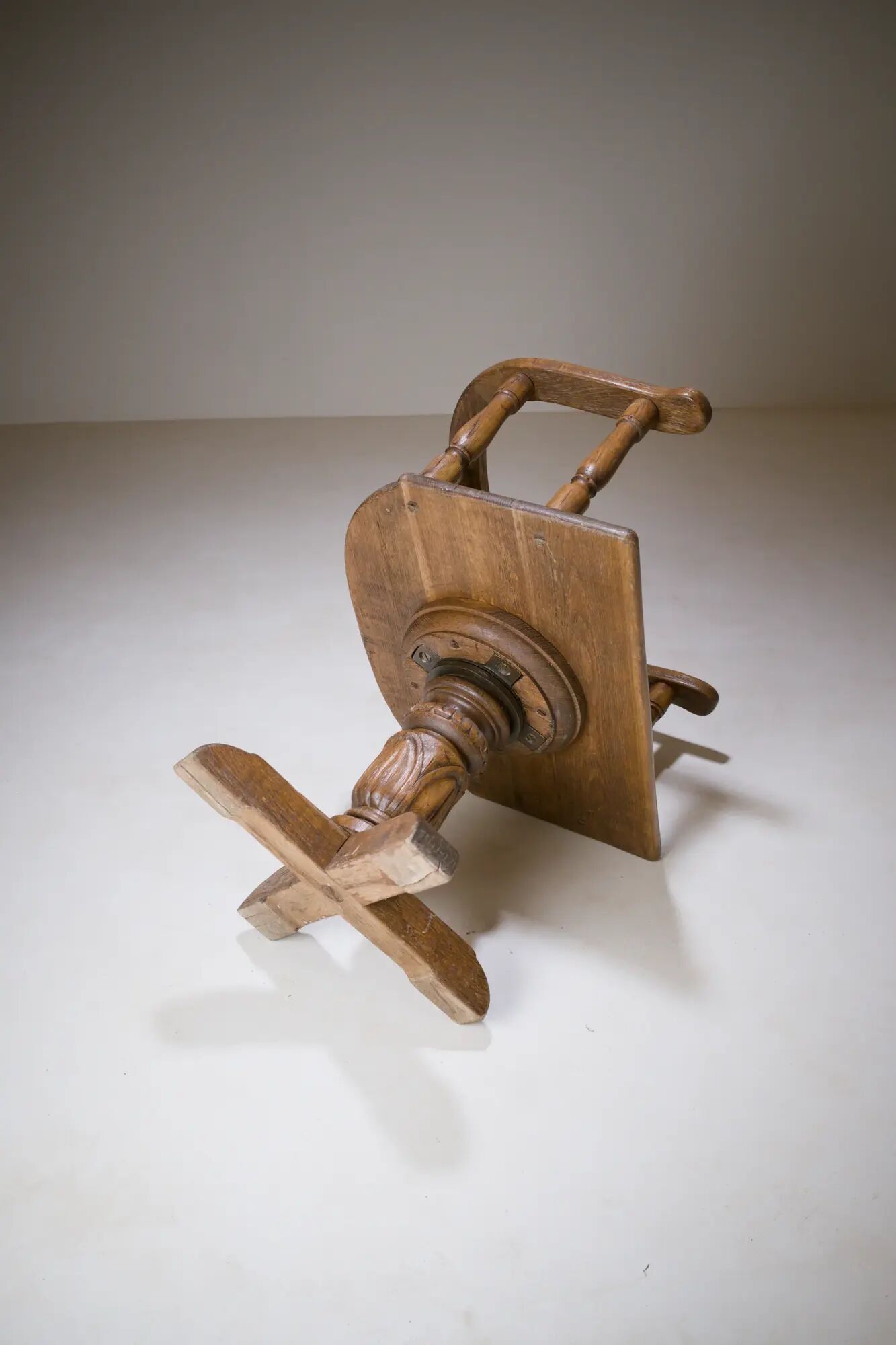 Swivel armchair in carved oak with ball bearings, early 20th century.