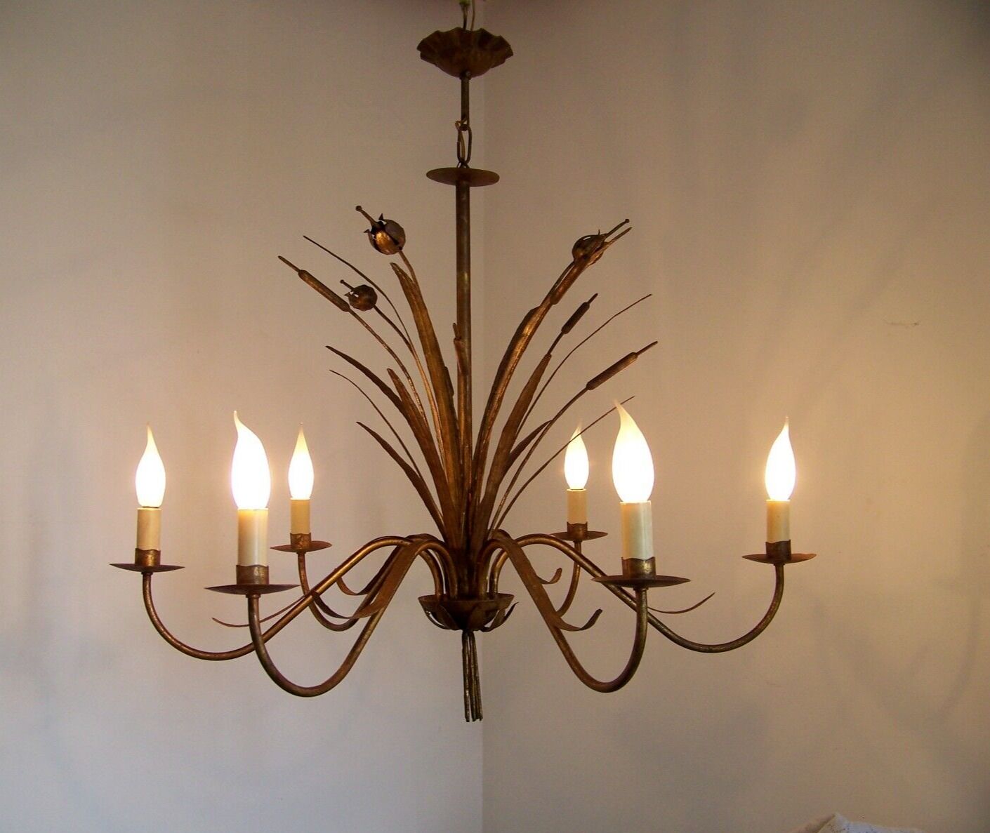 Hollywood regency style bull rush gilt metal toleware 6 light chandelier 4369