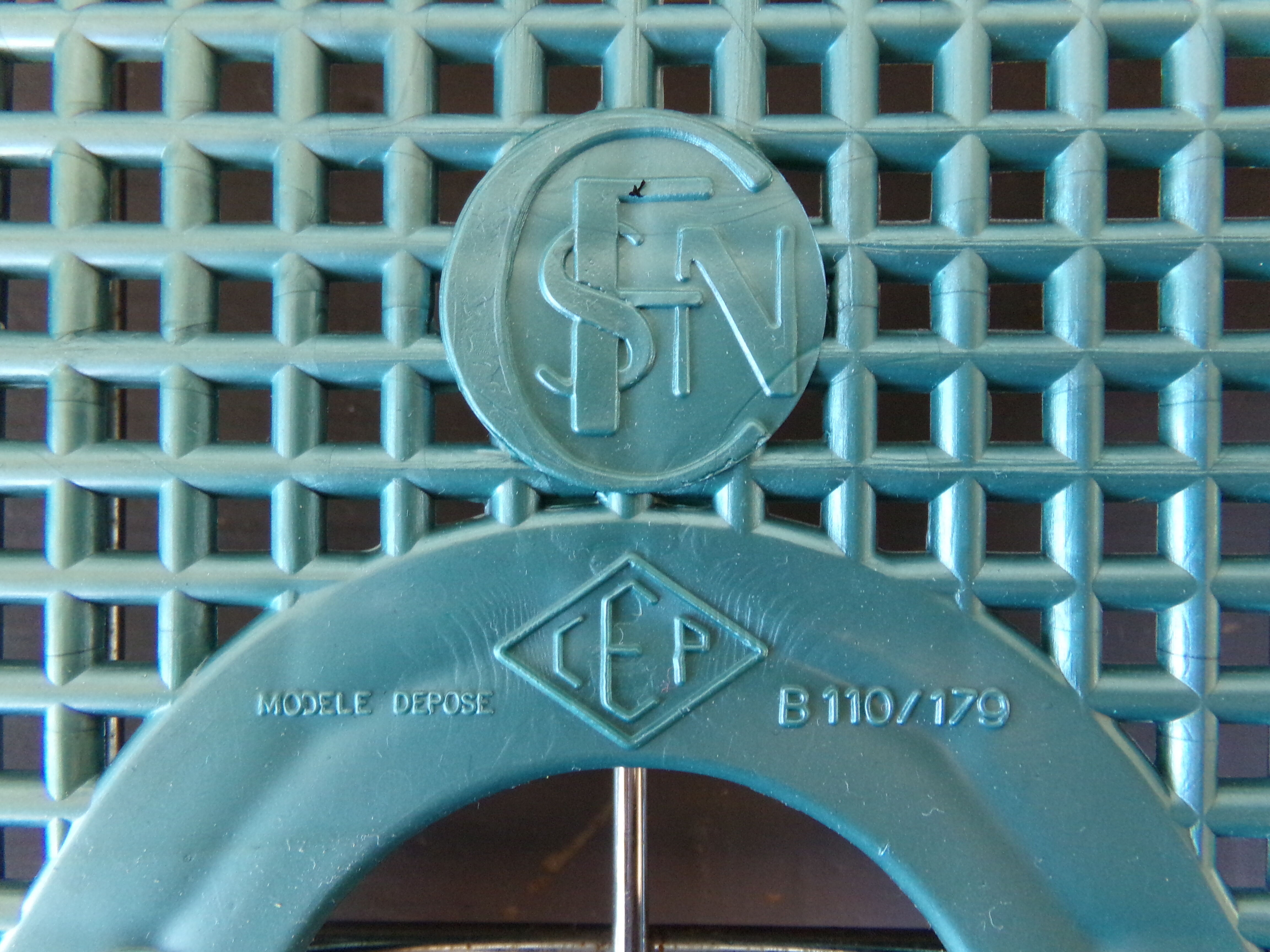 Banette of 2 metal mail baskets 70s