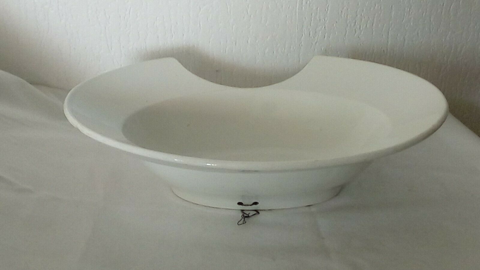 Plat a barbe barbier en faience blanche bordeaux veillard 19 eme