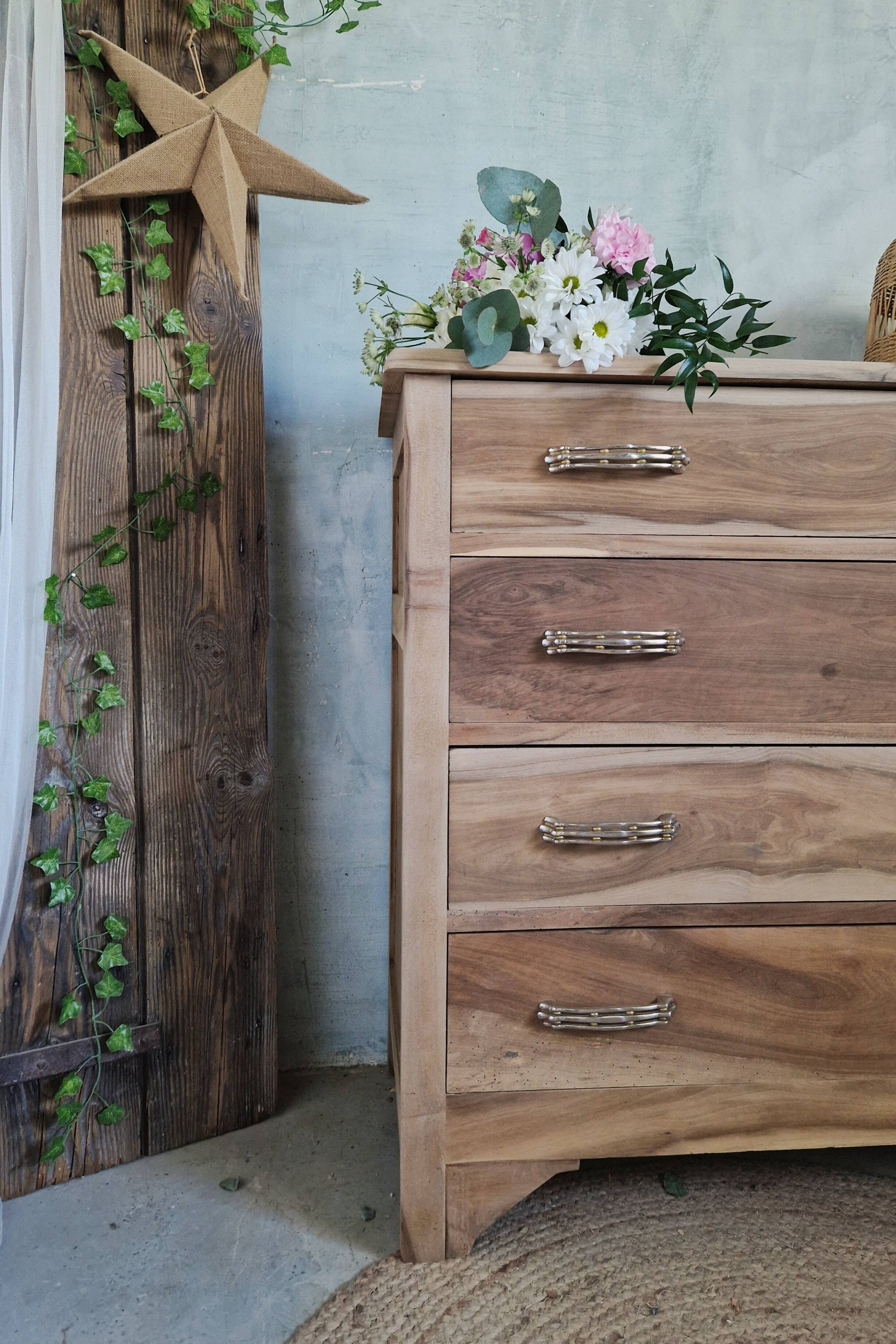 Ancienne commode en noyer