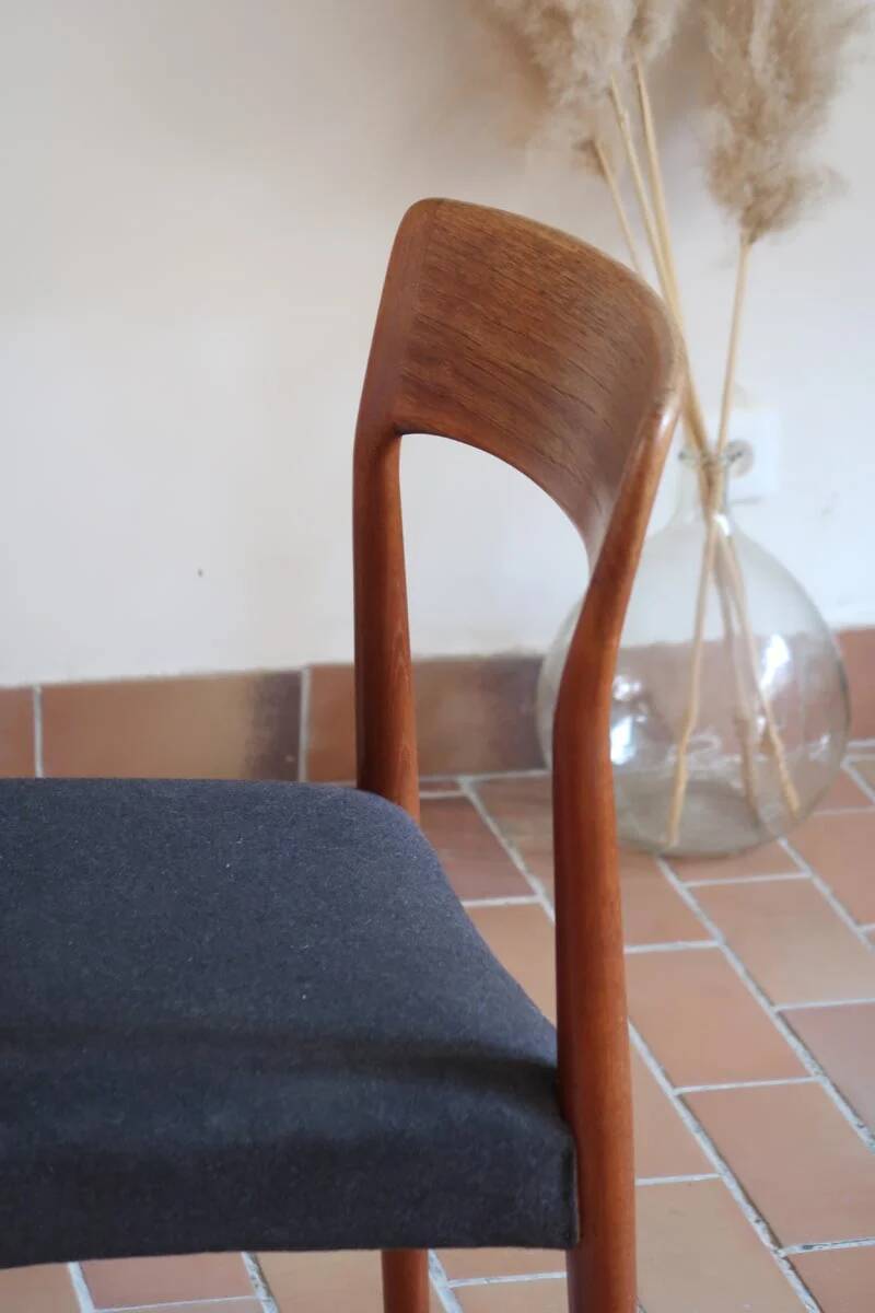 4 vintage Scandinavian chairs in teak and blue fabric - Model 26 by Henning Kjærnulf