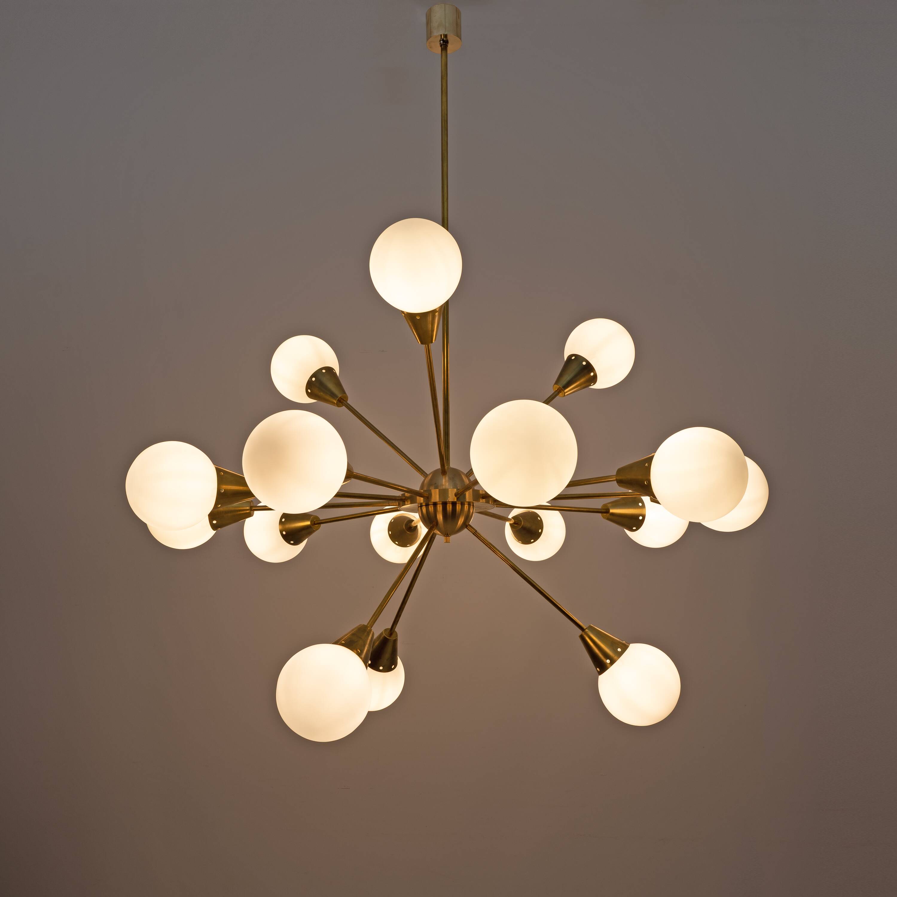 Mid-Century Modern Italian Brass and Glass Opaline Large Sputnik Chandelier