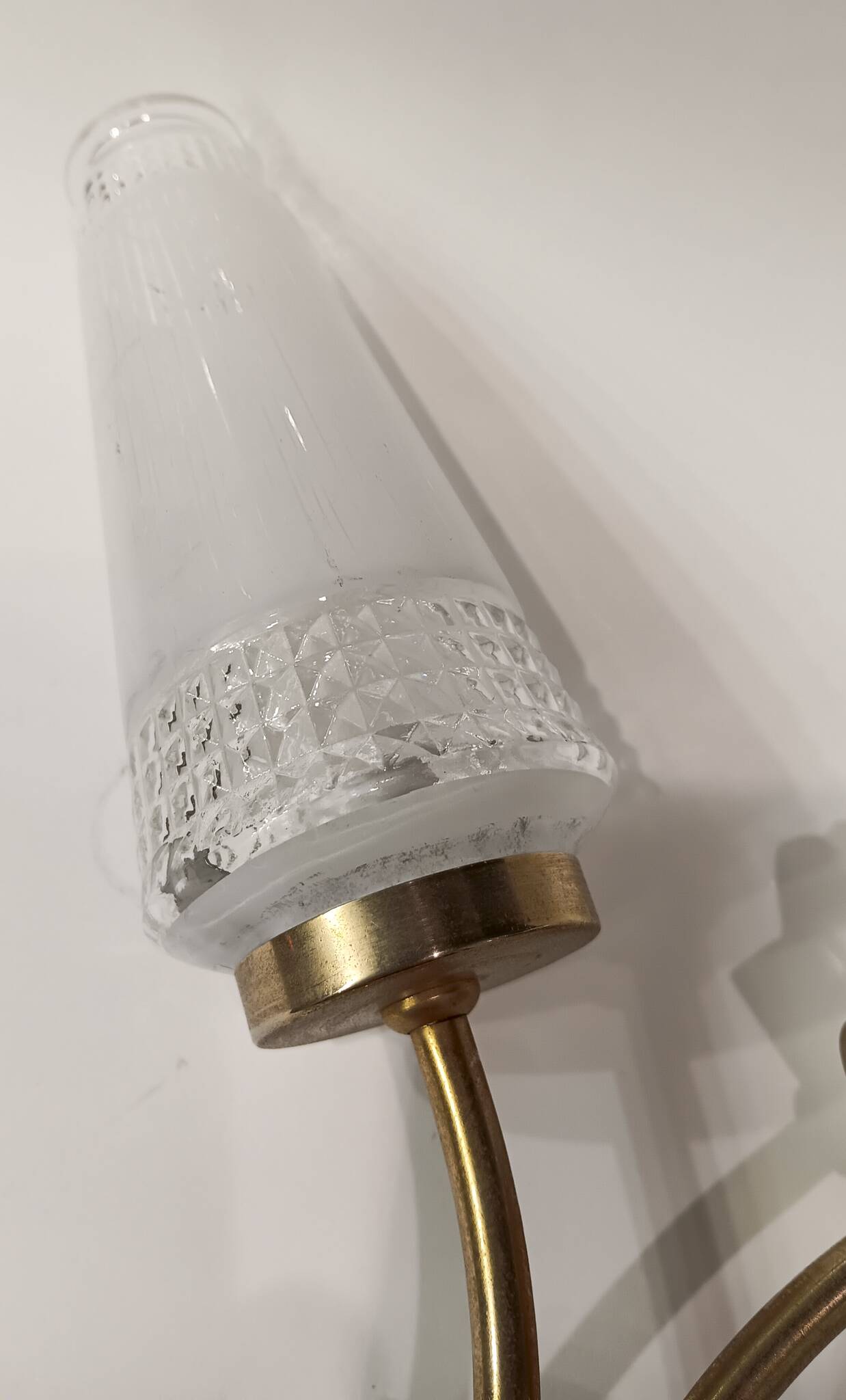 Wall lamp with 2 branches L 30 cm - H 30 cm - Size of embossed and white screen-printed glasses: H 15