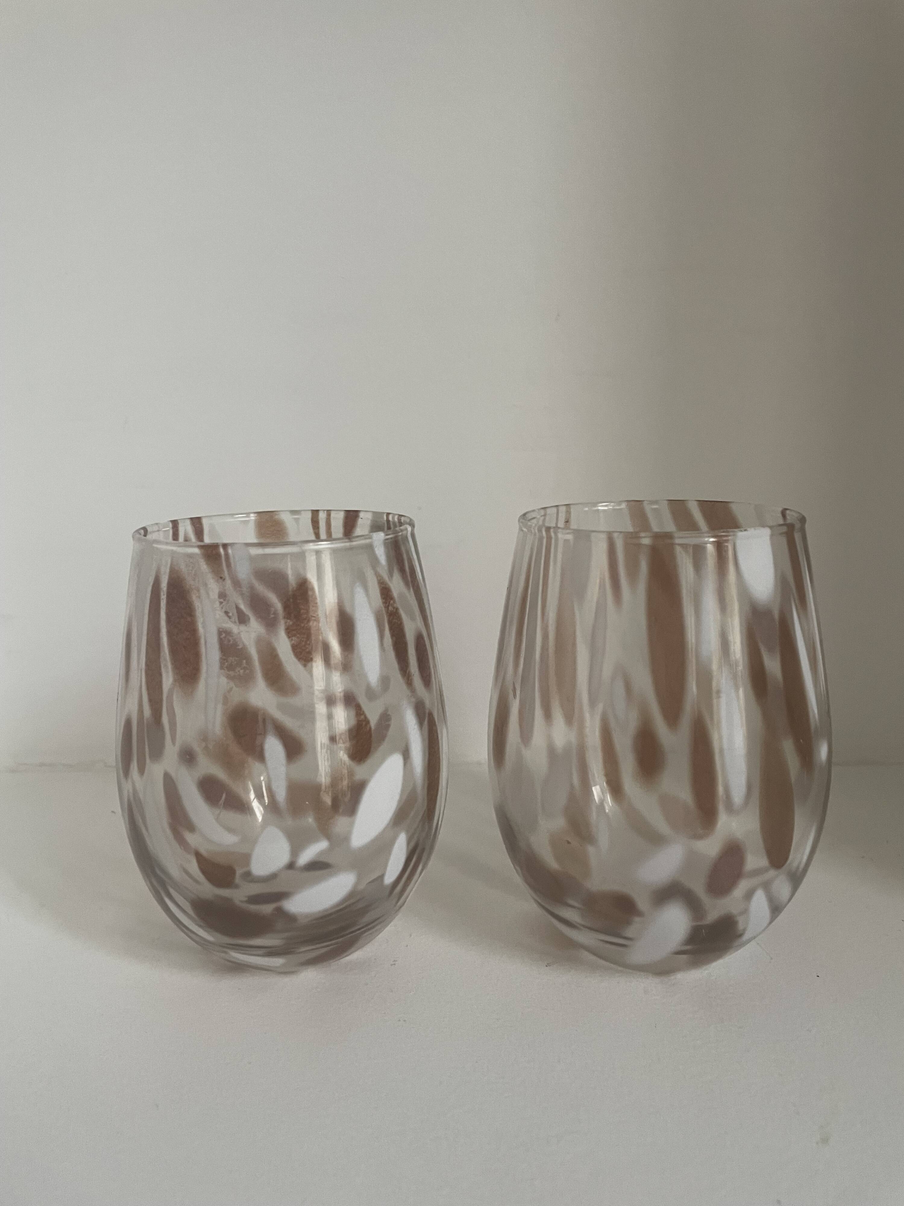 Set of 18 decorative items