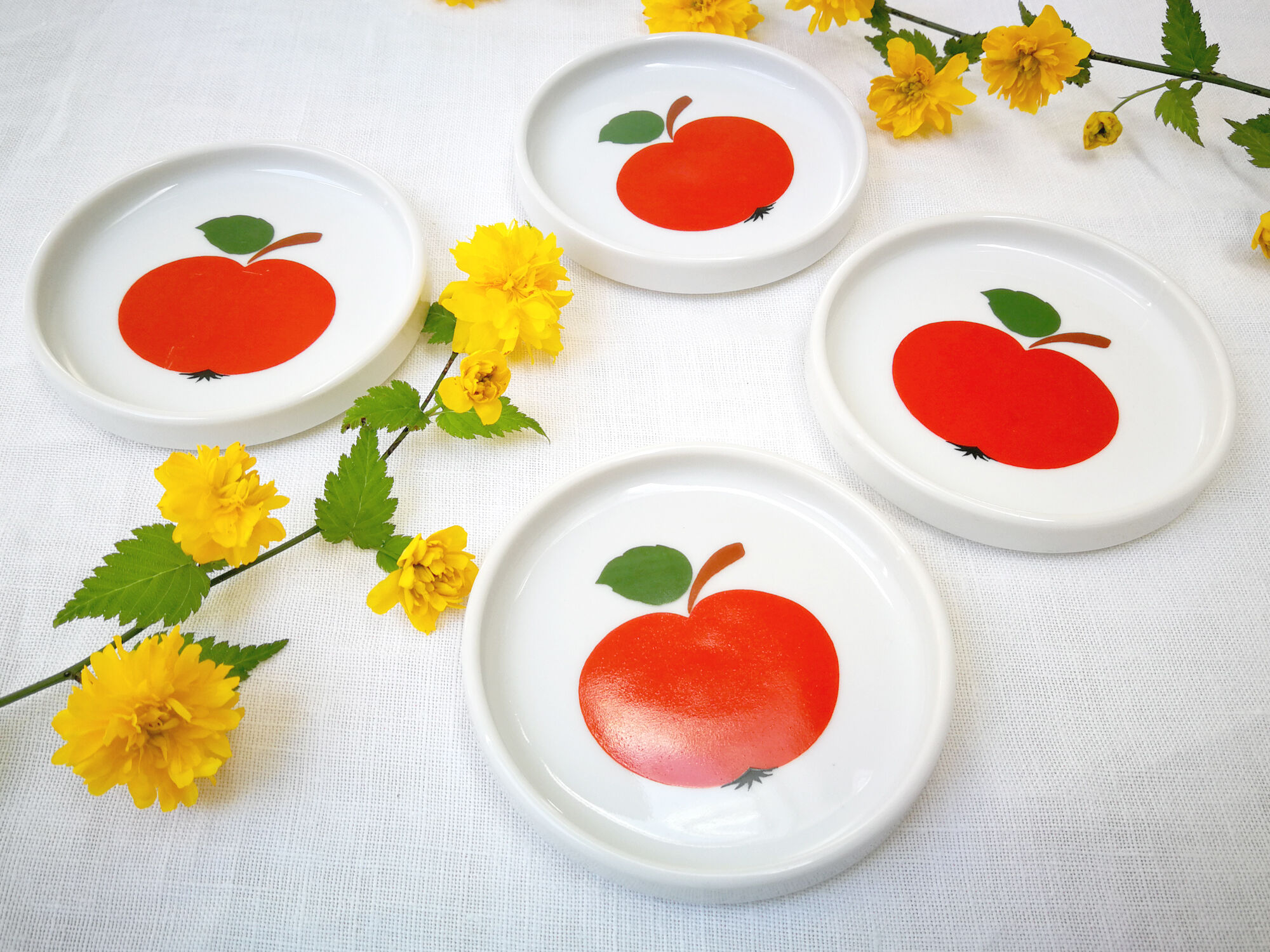 Set de 4 dessous de verre en porcelaine Seltmann Weiden Bavaria / Modèle "Patricia" / Pommes rouges
