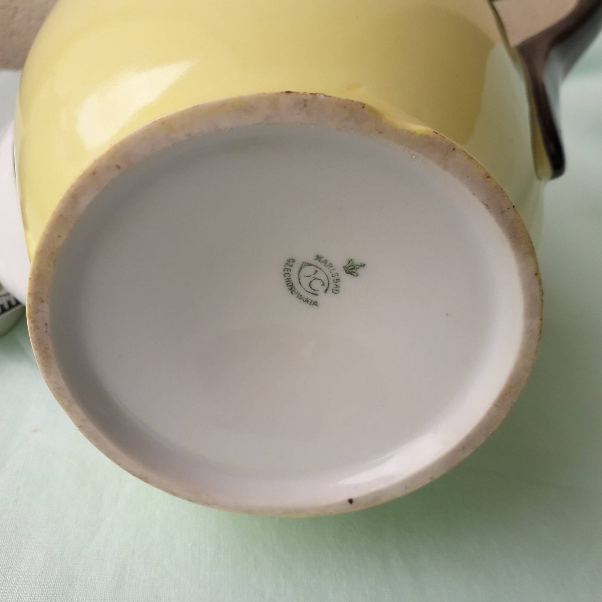 Sugar bowl and milk jug in porcelain